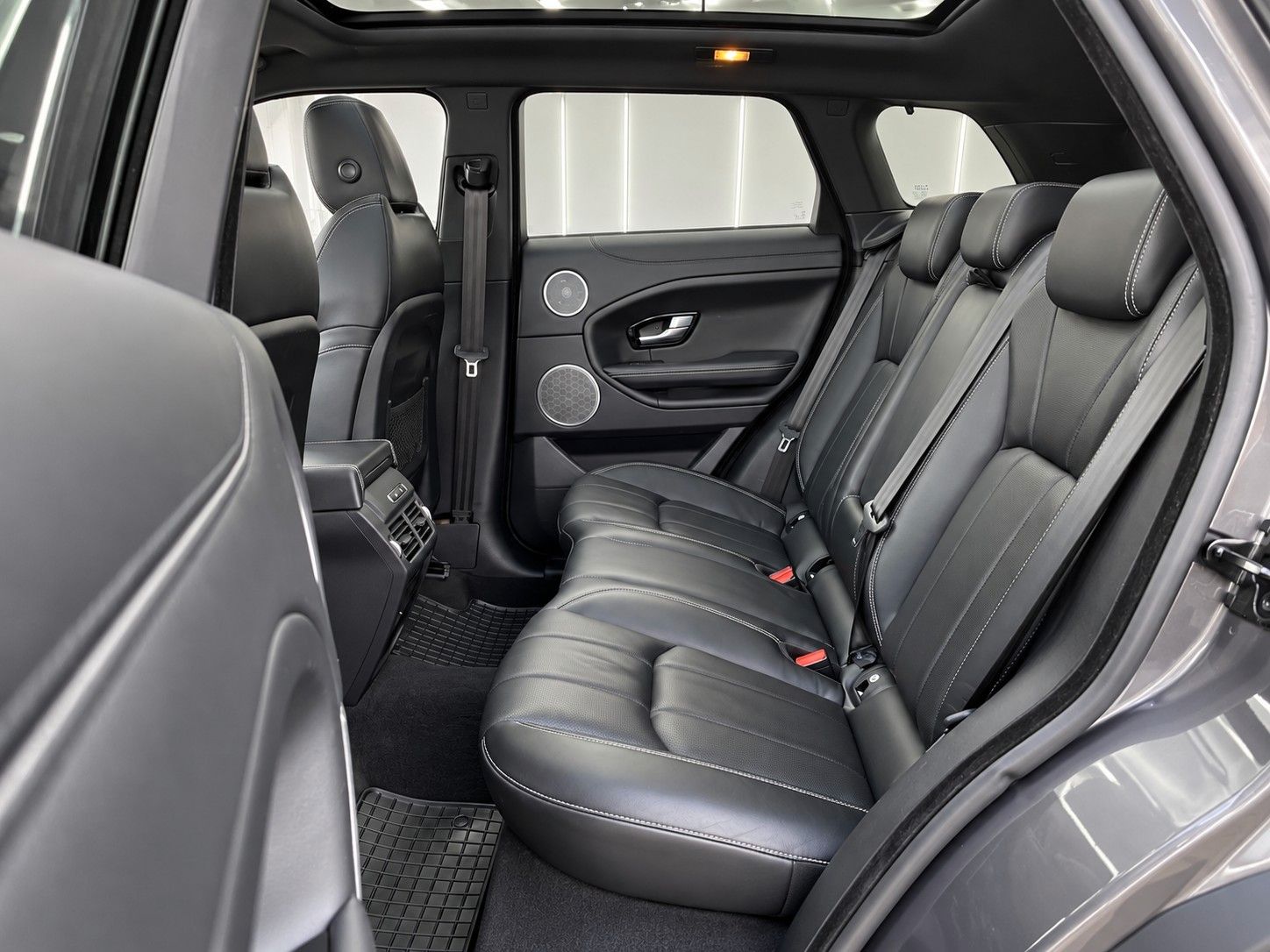 Fahrzeugabbildung Land Rover Range Rover Evoque TD4 Aut. Autobiography *Pano* - mit KI generiert/bearbeitet
