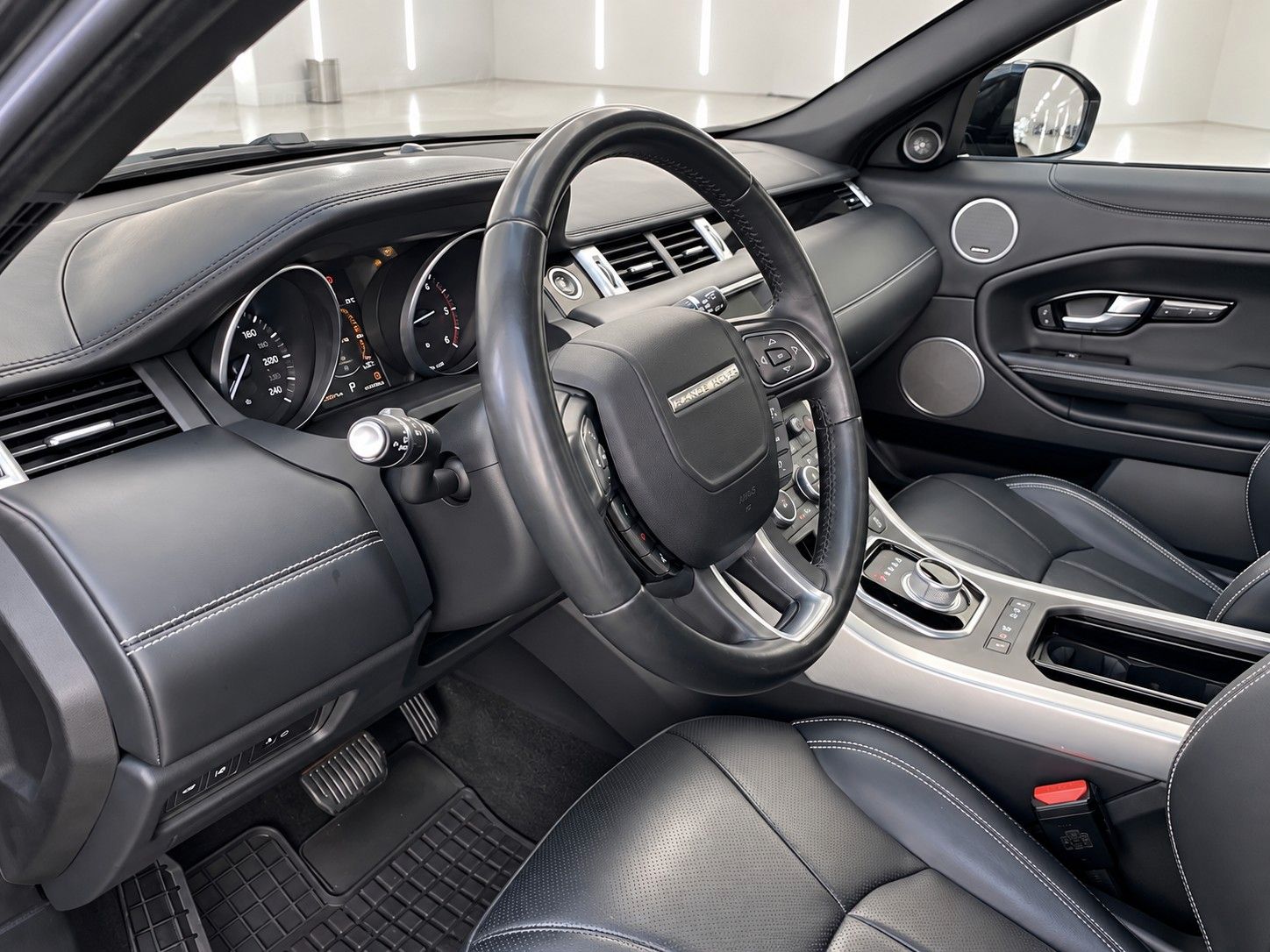Fahrzeugabbildung Land Rover Range Rover Evoque TD4 Aut. Autobiography *Pano* - mit KI generiert/bearbeitet