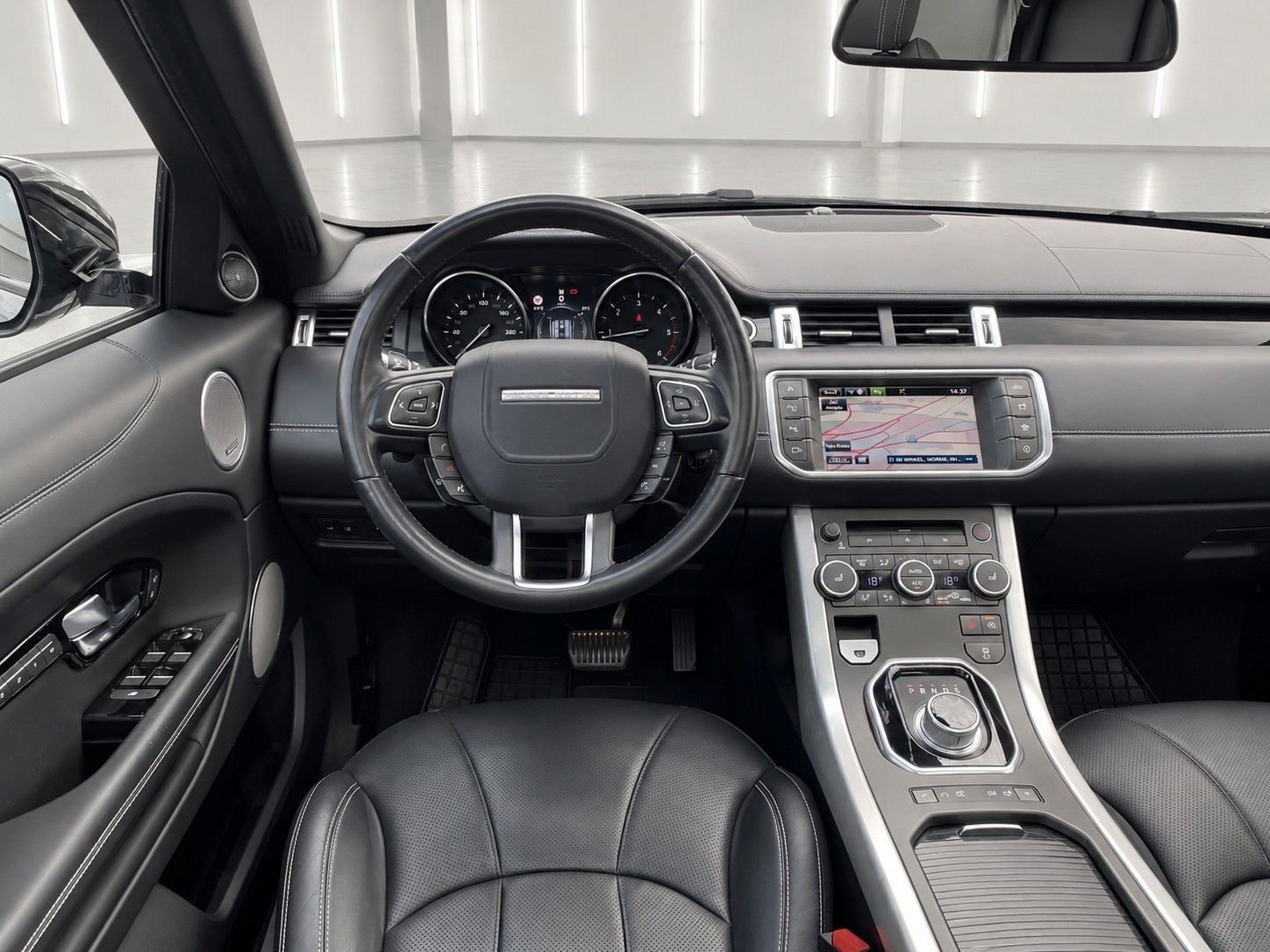 Fahrzeugabbildung Land Rover Range Rover Evoque TD4 Aut. Autobiography *Pano* - mit KI generiert/bearbeitet