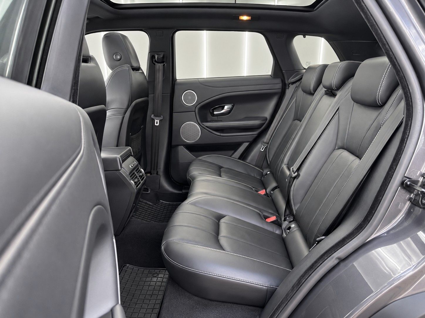 Fahrzeugabbildung Land Rover Range Rover Evoque TD4 Aut. Autobiography *Pano* - mit KI generiert/bearbeitet