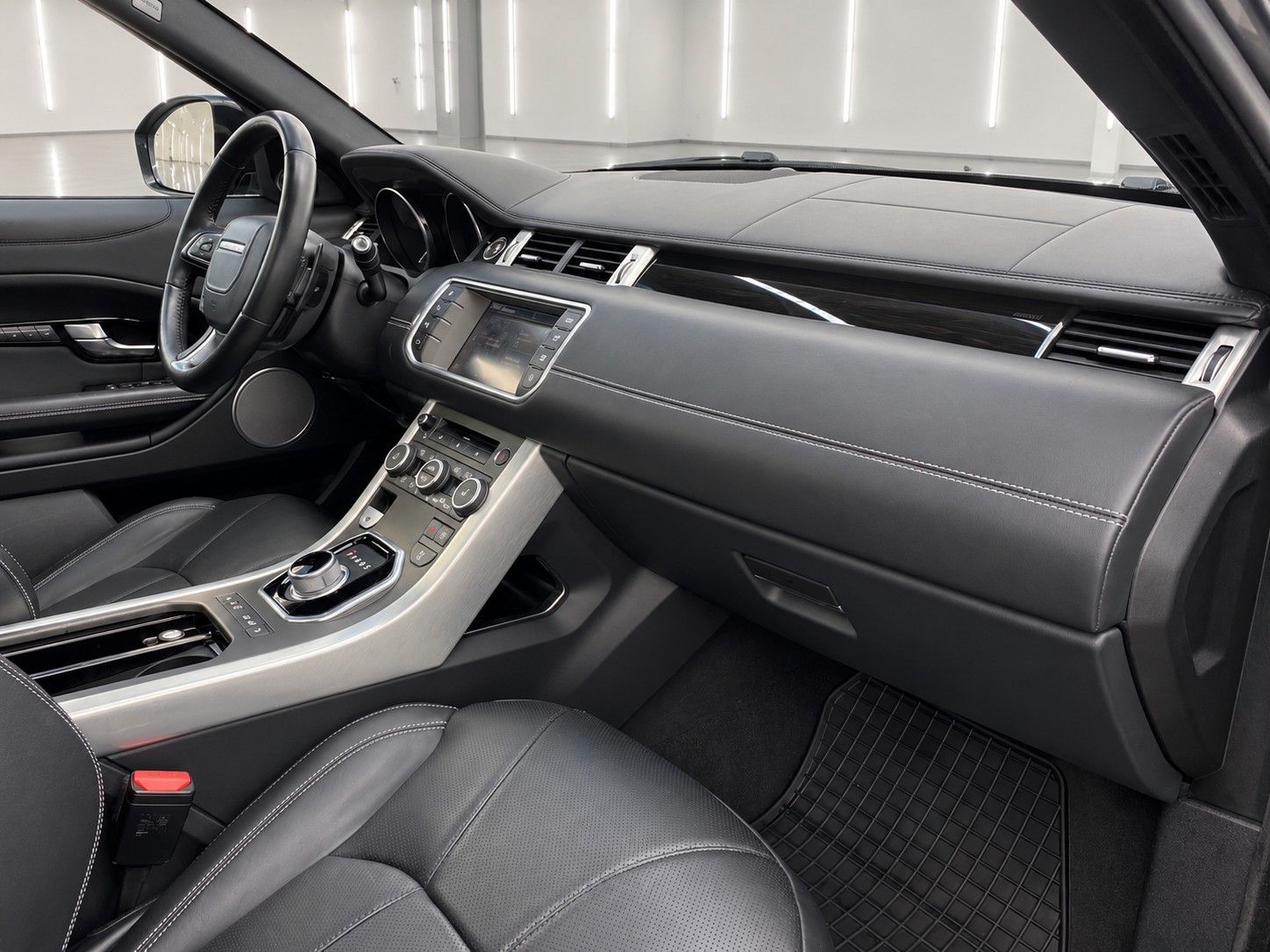 Fahrzeugabbildung Land Rover Range Rover Evoque TD4 Aut. Autobiography *Pano* - mit KI generiert/bearbeitet