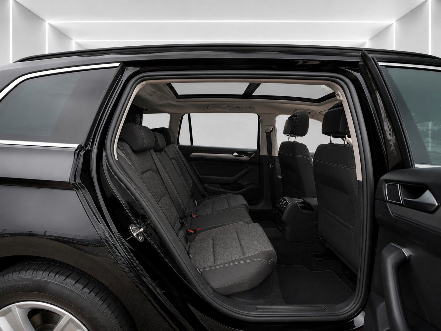 Fahrzeugabbildung Volkswagen Passat Variant 2.0 TDI Business*PANO*MATRIX*AHK* - mit KI generiert/bearbeitet