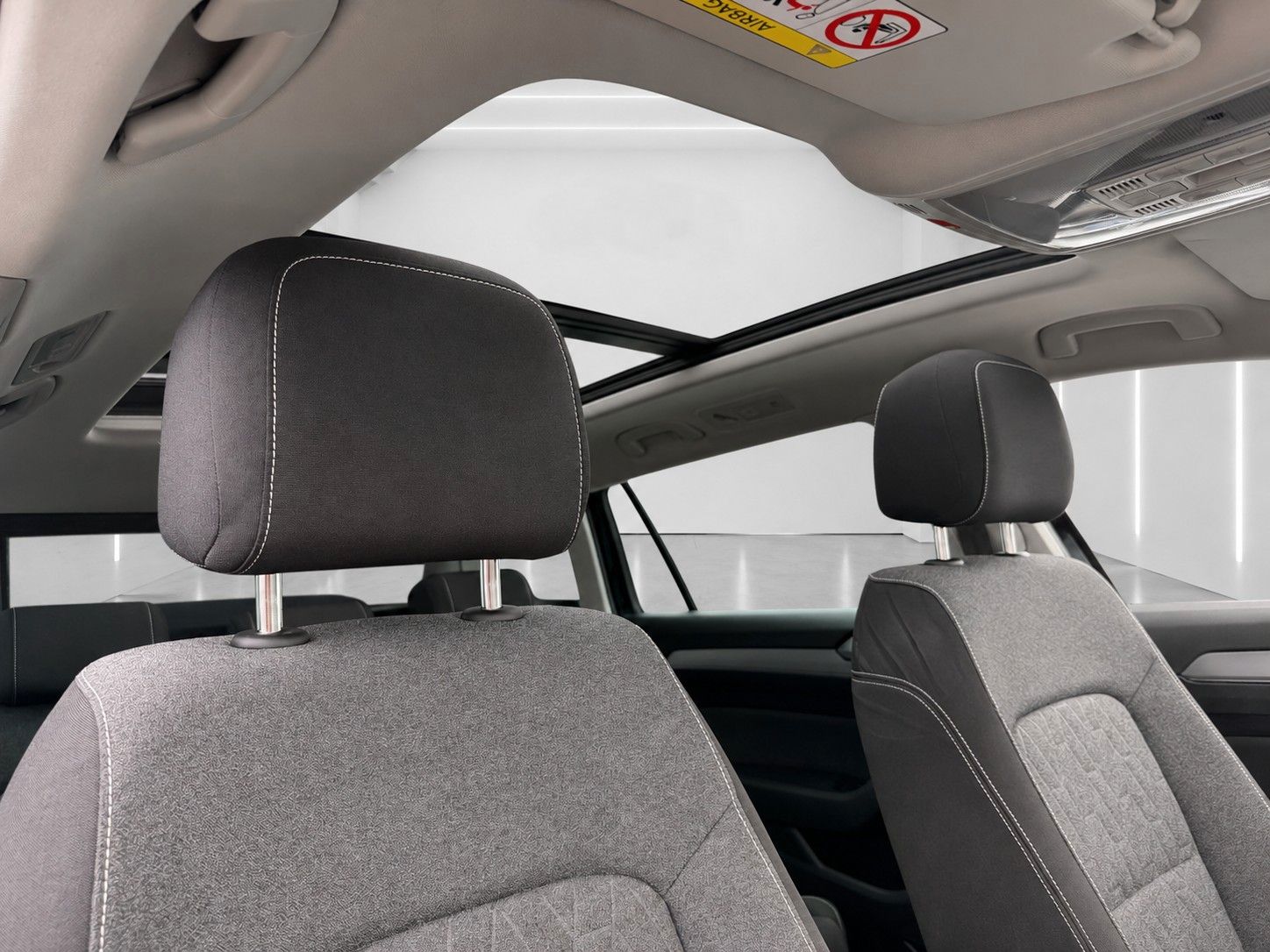 Fahrzeugabbildung Volkswagen Passat Variant 2.0 TDI Business*PANO*MATRIX*AHK* - mit KI generiert/bearbeitet