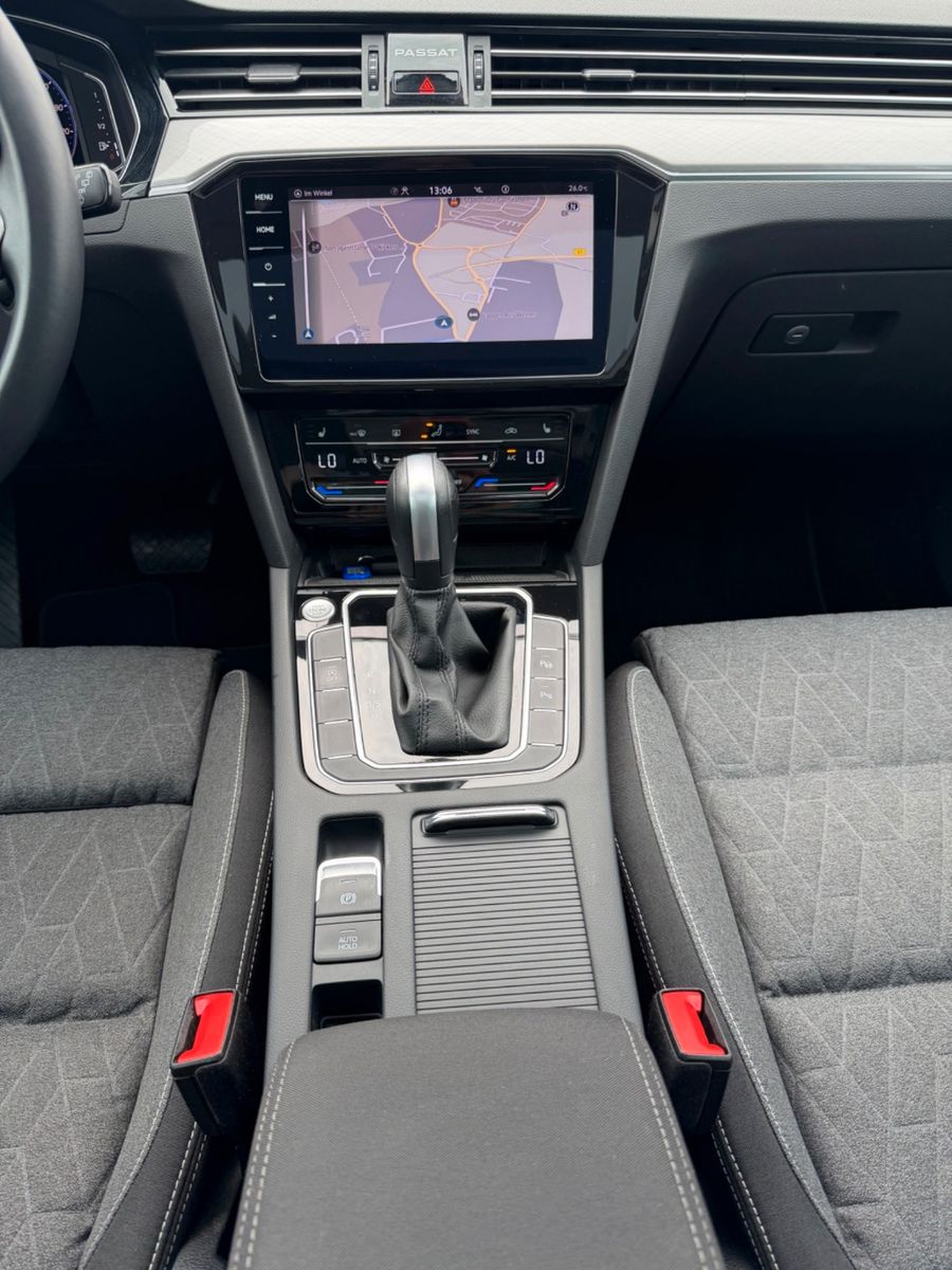 Fahrzeugabbildung Volkswagen Passat Variant 2.0 TDI Business*PANO*MATRIX*AHK* - mit KI generiert/bearbeitet