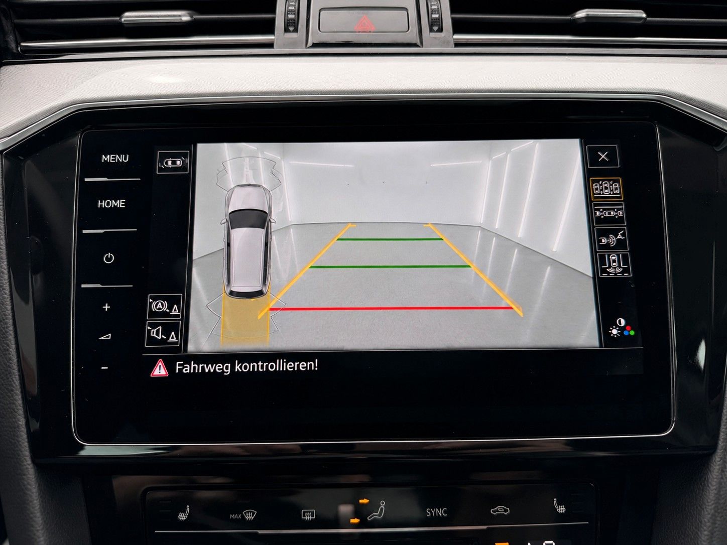 Fahrzeugabbildung Volkswagen Passat Variant 2.0 TDI Business*PANO*MATRIX*AHK* - mit KI generiert/bearbeitet
