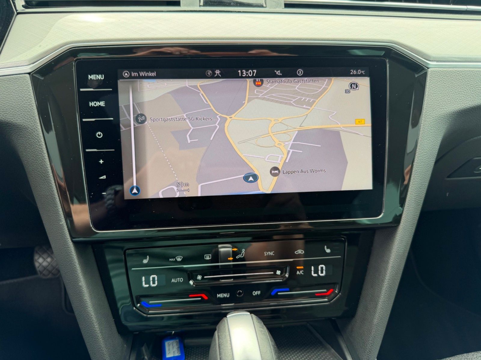 Fahrzeugabbildung Volkswagen Passat Variant 2.0 TDI Business*PANO*MATRIX*AHK* - mit KI generiert/bearbeitet