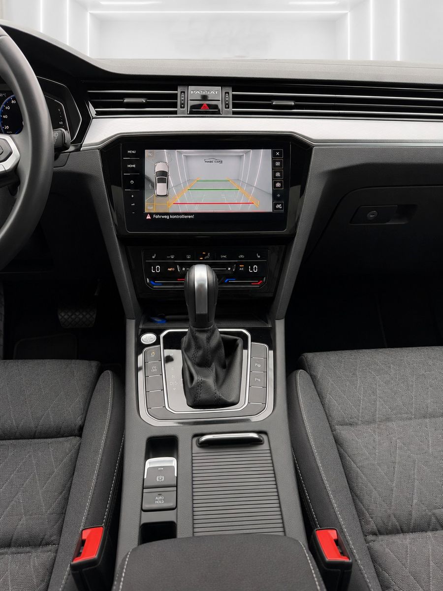 Fahrzeugabbildung Volkswagen Passat Variant 2.0 TDI Business*PANO*MATRIX*AHK* - mit KI generiert/bearbeitet