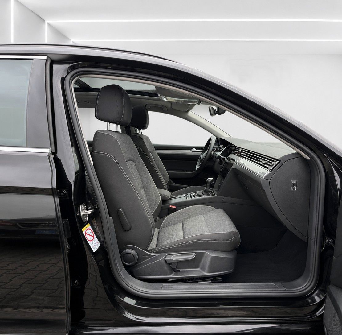 Fahrzeugabbildung Volkswagen Passat Variant 2.0 TDI Business*PANO*MATRIX*AHK* - mit KI generiert/bearbeitet