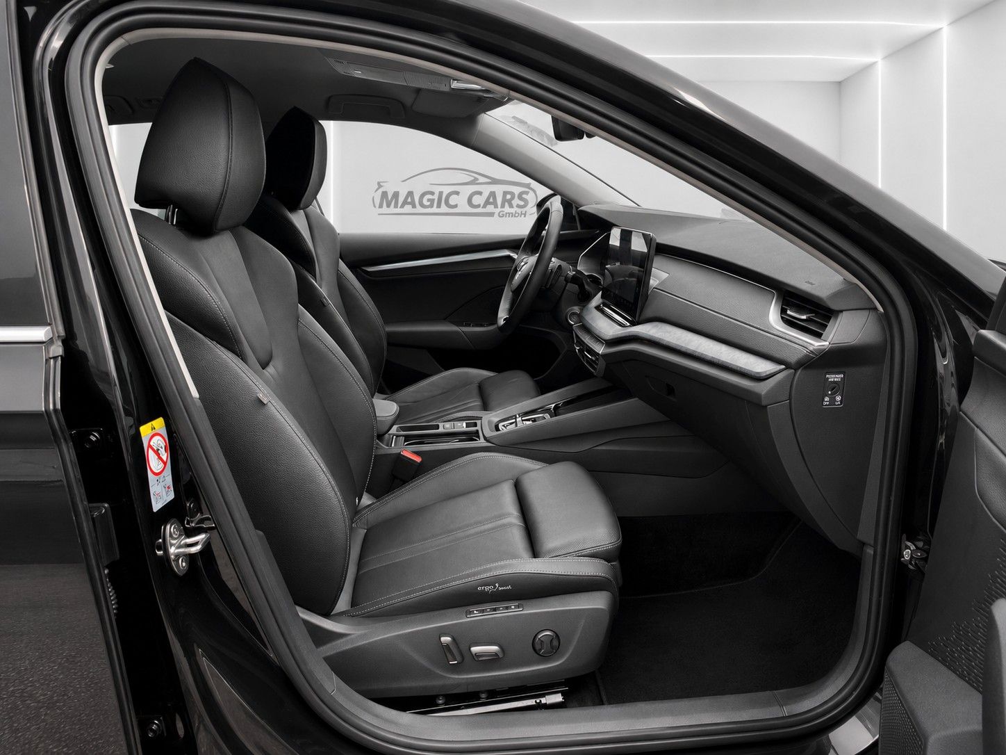 Fahrzeugabbildung SKODA Octavia Combi 2.0 TDI Selection *Matrix*Leder* - mit KI generiert/bearbeitet