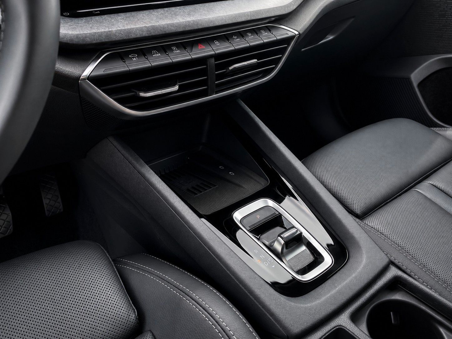 Fahrzeugabbildung SKODA Octavia Combi 2.0 TDI Selection *Matrix*Leder* - mit KI generiert/bearbeitet