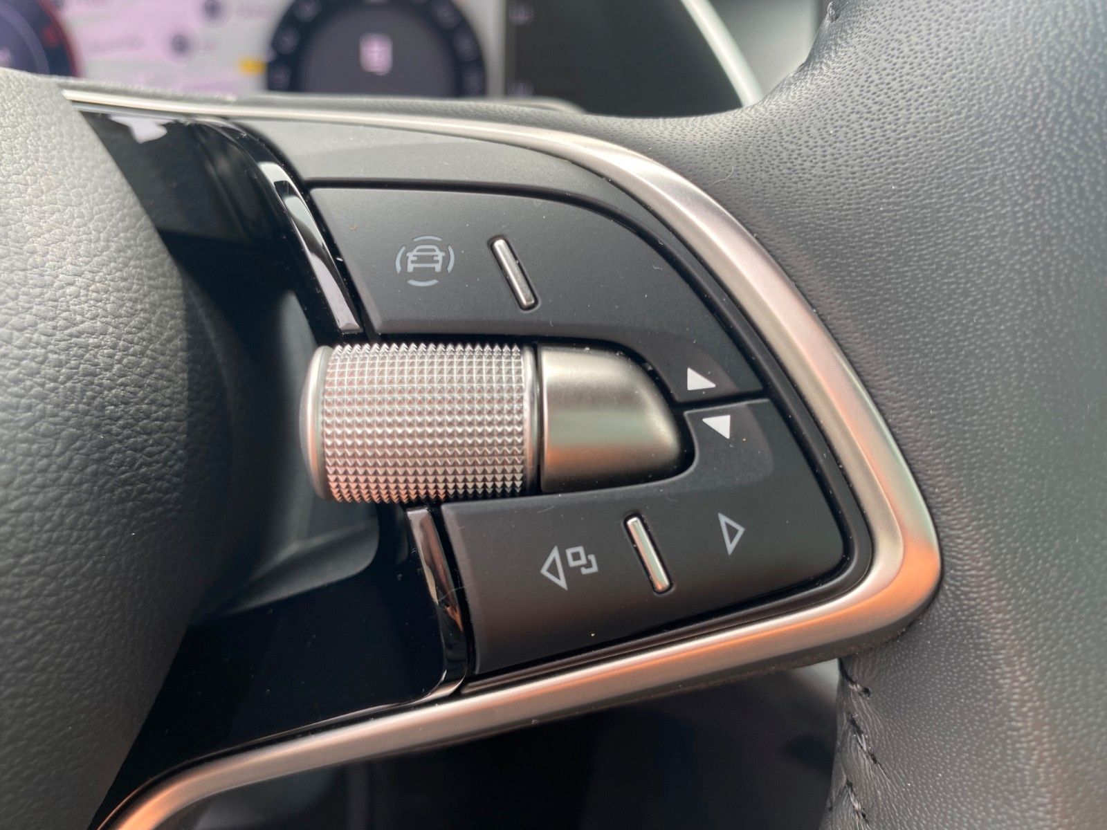 Fahrzeugabbildung SKODA Octavia Combi 2.0 TDI Selection *Matrix*Leder* - mit KI generiert/bearbeitet