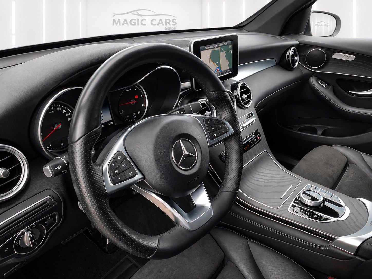 Fahrzeugabbildung Mercedes-Benz GLC 220 d 4Matic 9G Exclusive*AMG-Int.*Pano*AHK* - mit KI generiert/bearbeitet