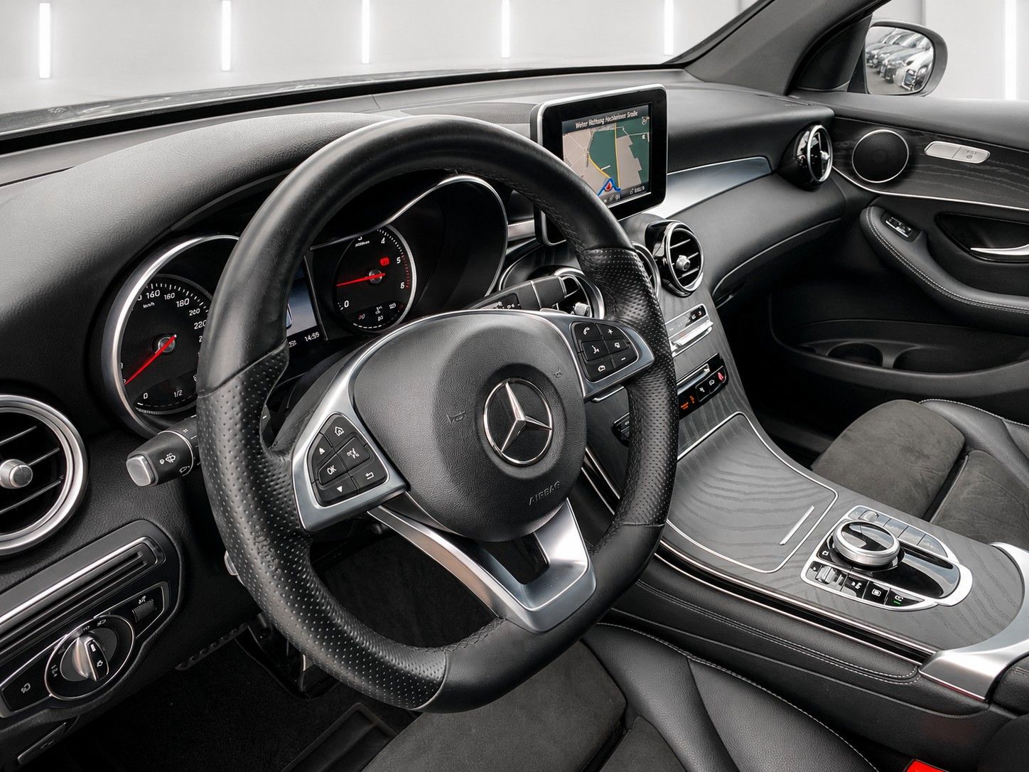Fahrzeugabbildung Mercedes-Benz GLC 220 d 4Matic 9G Exclusive*AMG-Int.*Pano*AHK* - mit KI generiert/bearbeitet