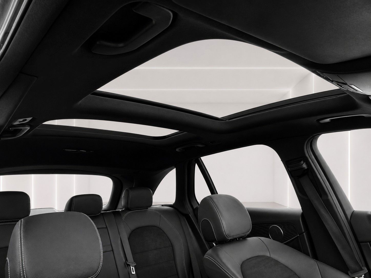 Fahrzeugabbildung Mercedes-Benz GLC 220 d 4Matic 9G Exclusive*AMG-Int.*Pano*AHK* - mit KI generiert/bearbeitet