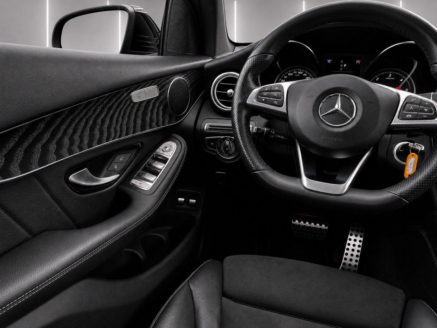 Fahrzeugabbildung Mercedes-Benz GLC 220 d 4Matic 9G Exclusive*AMG-Int.*Pano*AHK* - mit KI generiert/bearbeitet