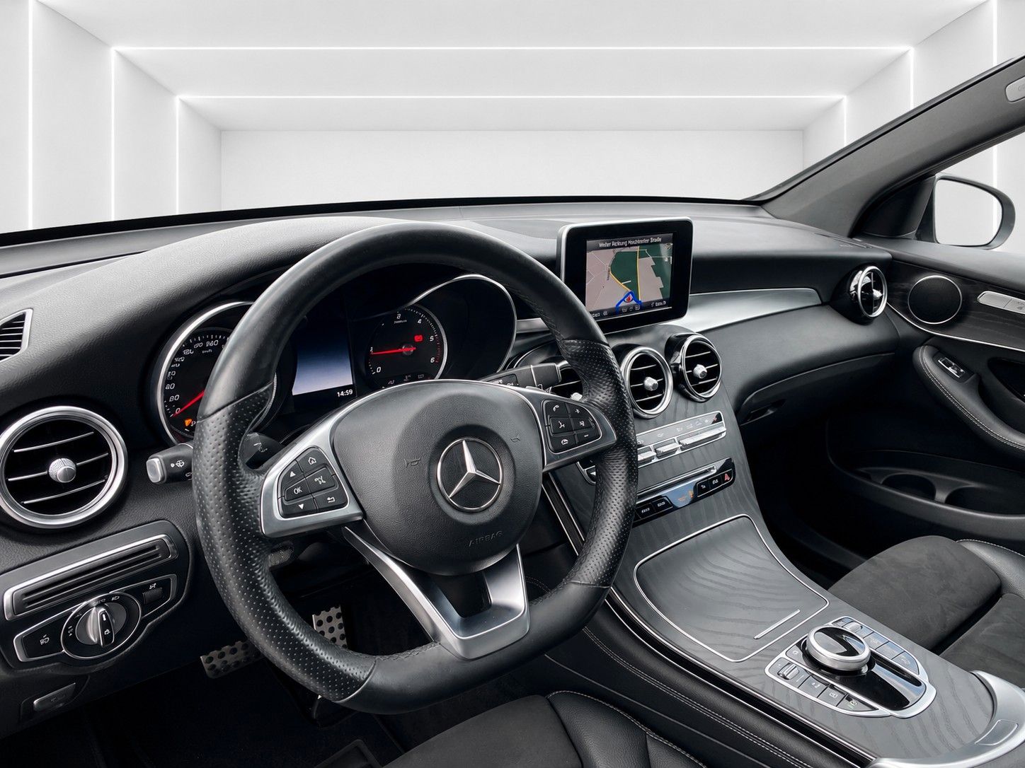 Fahrzeugabbildung Mercedes-Benz GLC 220 d 4Matic 9G Exclusive*AMG-Int.*Pano*AHK* - mit KI generiert/bearbeitet