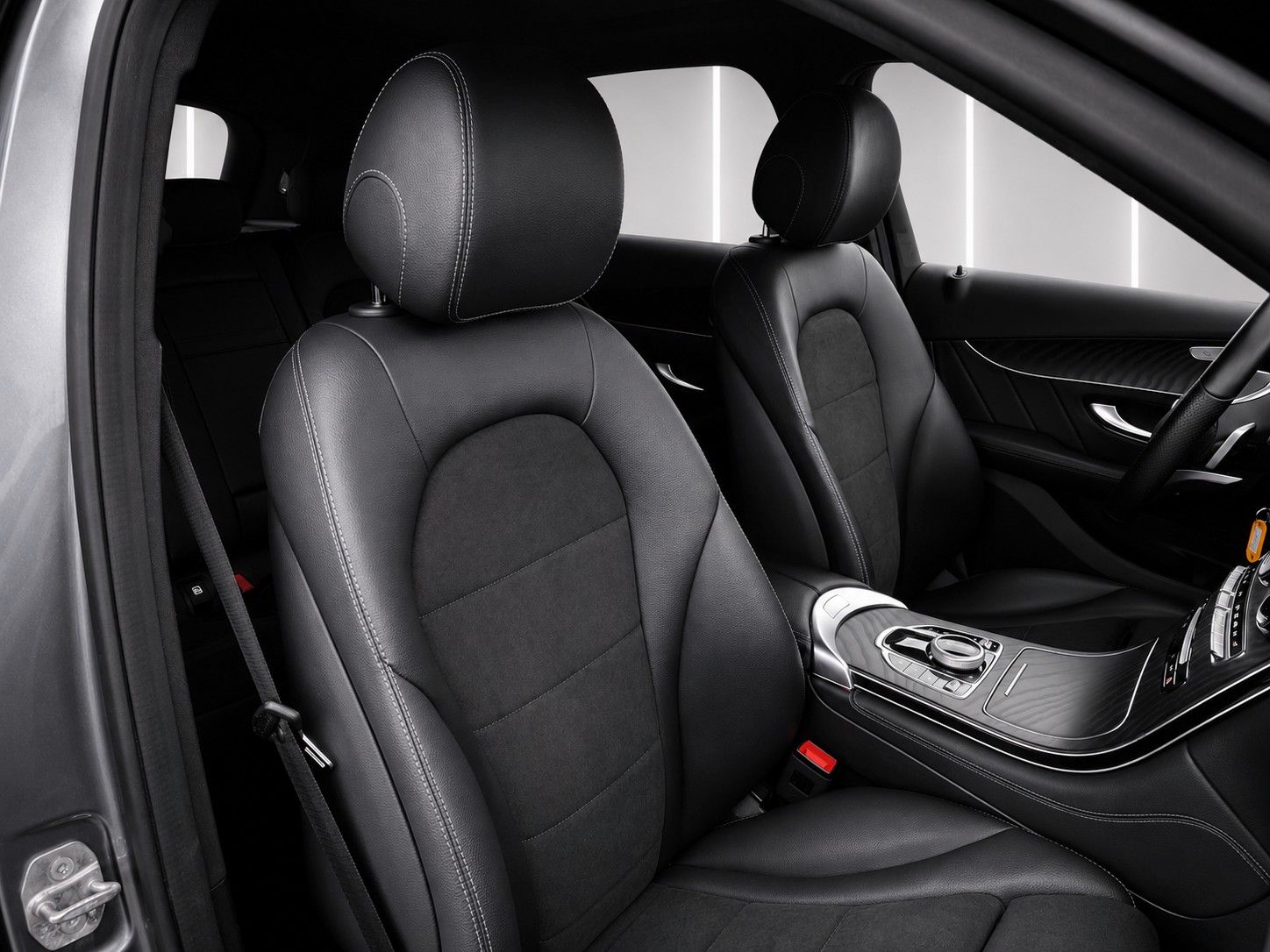Fahrzeugabbildung Mercedes-Benz GLC 220 d 4Matic 9G Exclusive*AMG-Int.*Pano*AHK* - mit KI generiert/bearbeitet