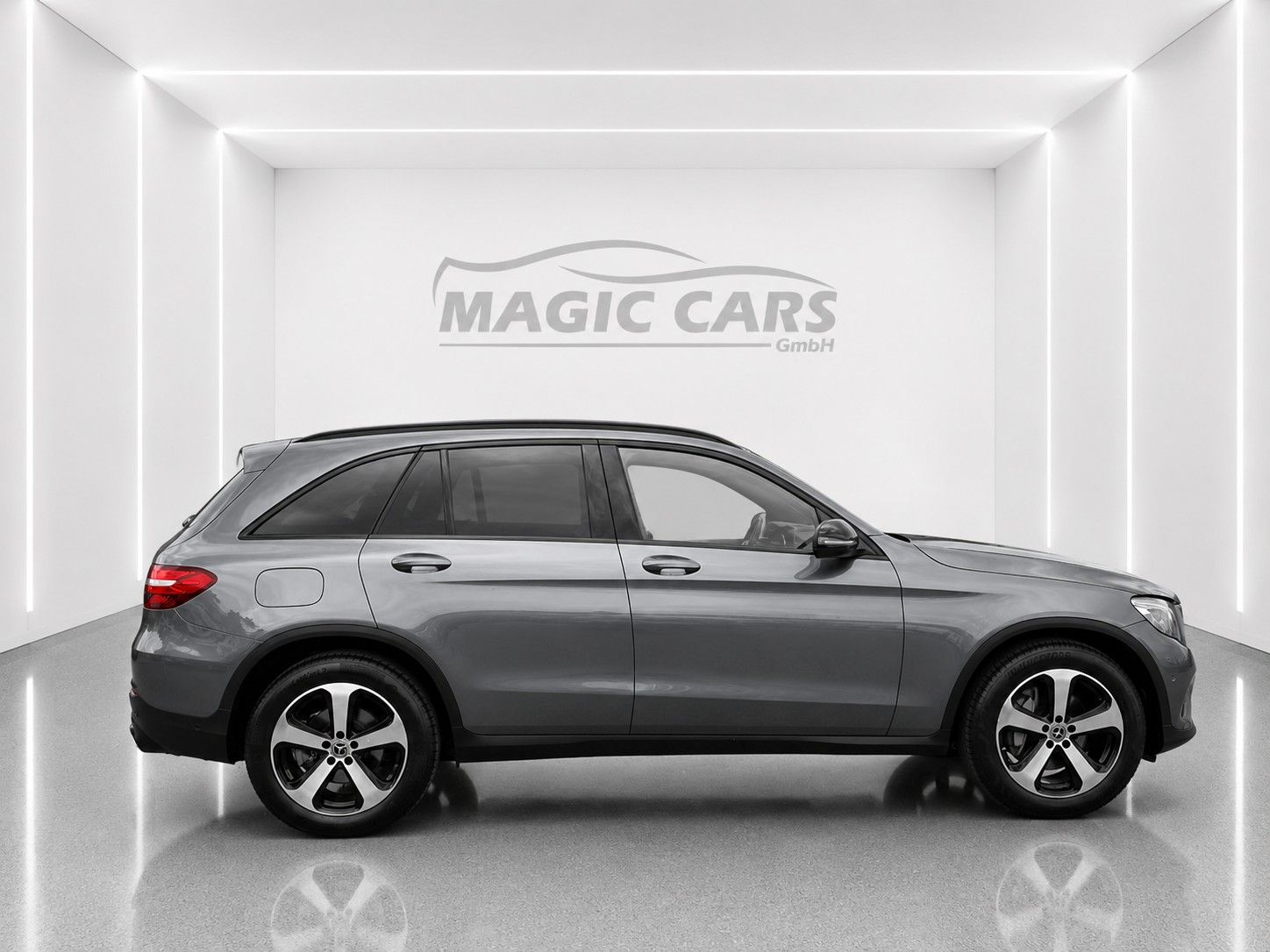 Fahrzeugabbildung Mercedes-Benz GLC 220 d 4Matic 9G Exclusive*AMG-Int.*Pano*AHK* - mit KI generiert/bearbeitet
