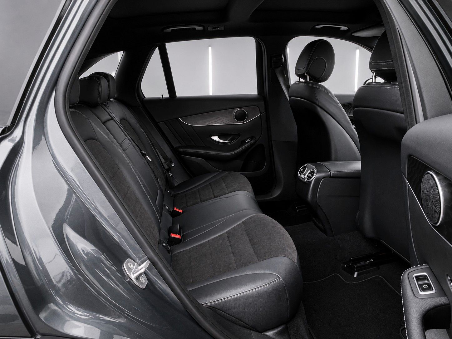 Fahrzeugabbildung Mercedes-Benz GLC 220 d 4Matic 9G Exclusive*AMG-Int.*Pano*AHK* - mit KI generiert/bearbeitet