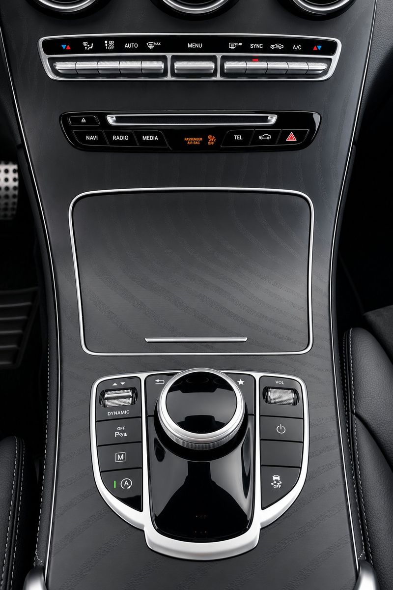 Fahrzeugabbildung Mercedes-Benz GLC 220 d 4Matic 9G Exclusive*AMG-Int.*Pano*AHK* - mit KI generiert/bearbeitet