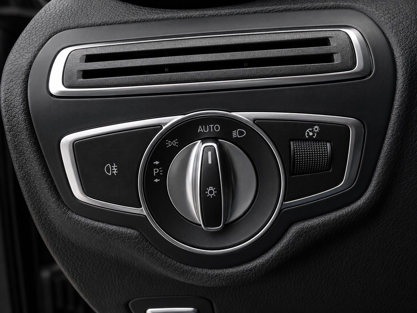Fahrzeugabbildung Mercedes-Benz GLC 220 d 4Matic 9G Exclusive*AMG-Int.*Pano*AHK* - mit KI generiert/bearbeitet