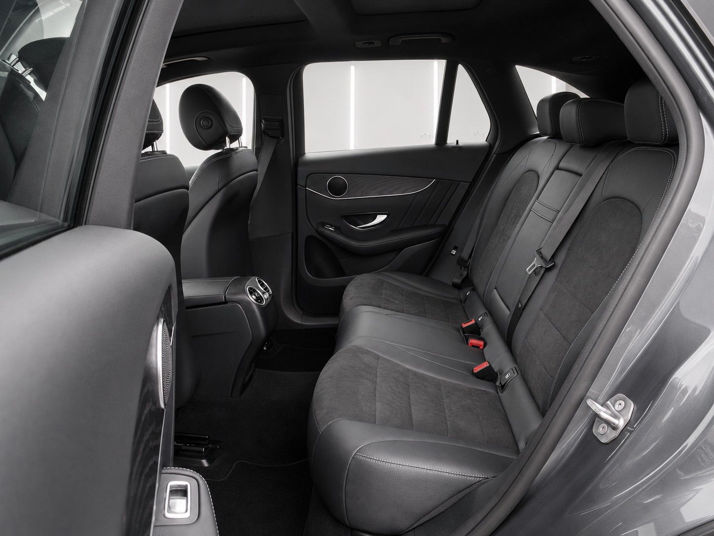 Fahrzeugabbildung Mercedes-Benz GLC 220 d 4Matic 9G Exclusive*AMG-Int.*Pano*AHK* - mit KI generiert/bearbeitet