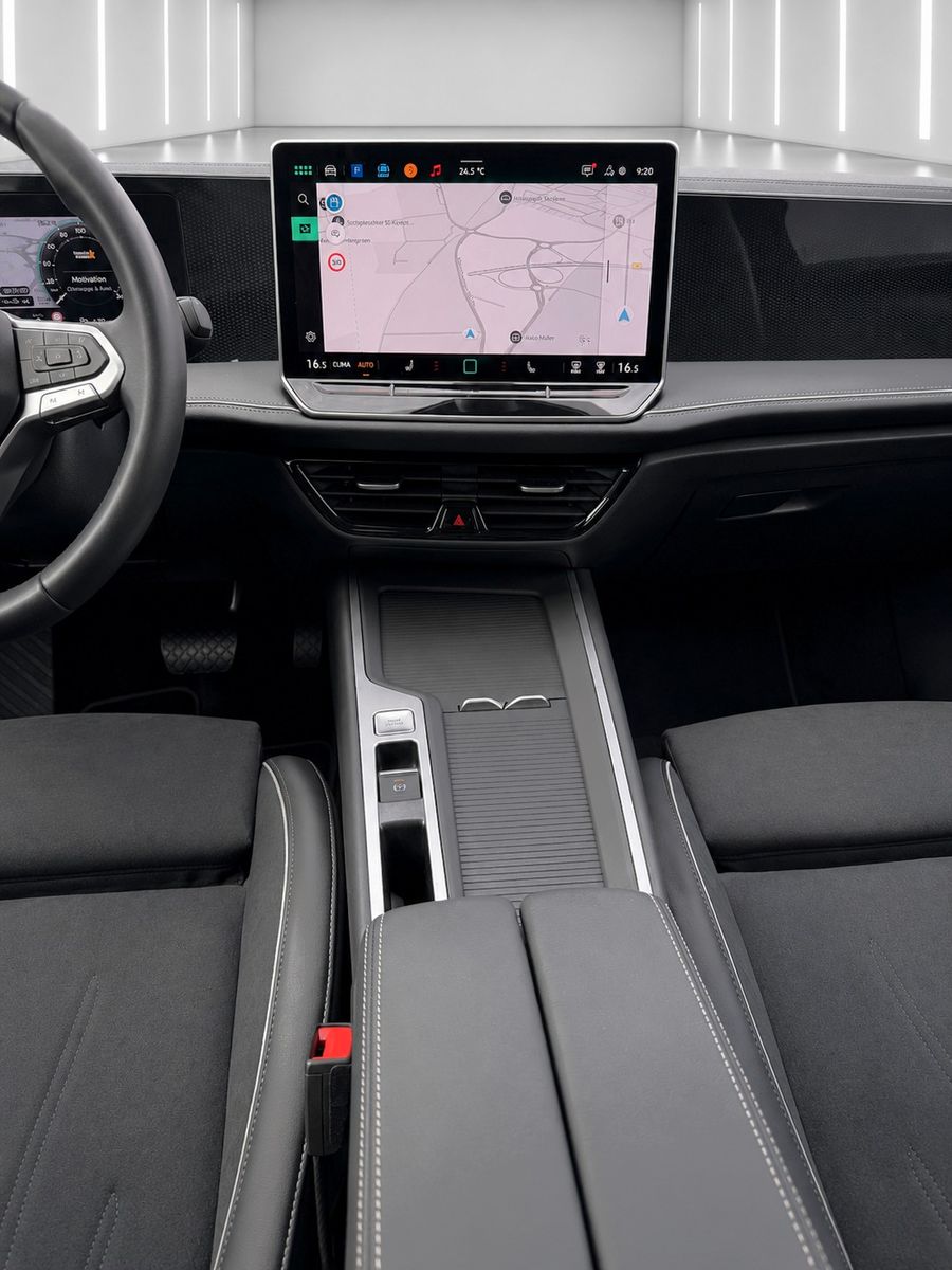 Fahrzeugabbildung Volkswagen Passat Variant 1.5 TSI 110 kW Business 9950 Km* - mit KI generiert/bearbeitet