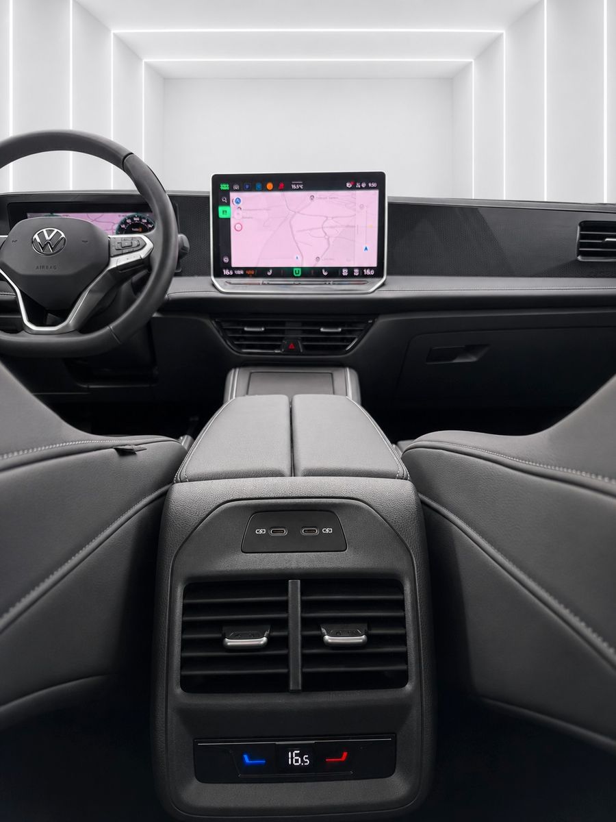 Fahrzeugabbildung Volkswagen Passat Variant 1.5 TSI 110 kW Business 9950 Km* - mit KI generiert/bearbeitet