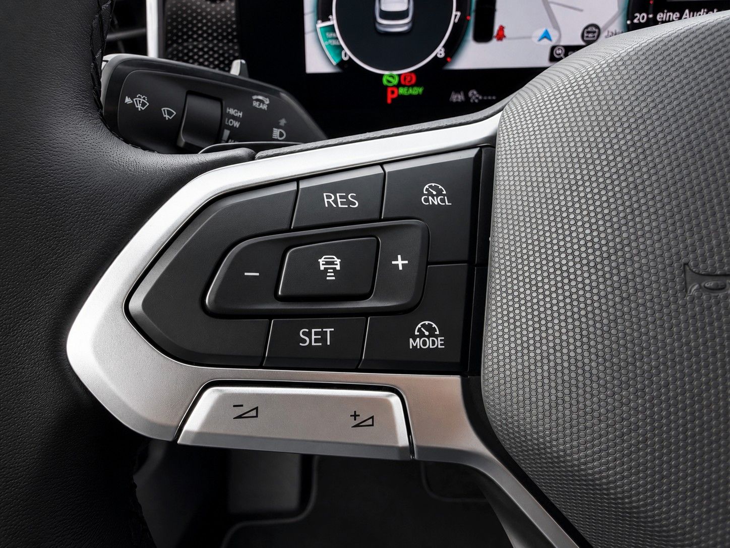 Fahrzeugabbildung Volkswagen Passat Variant 1.5 TSI 110 kW Business 9950 Km* - mit KI generiert/bearbeitet