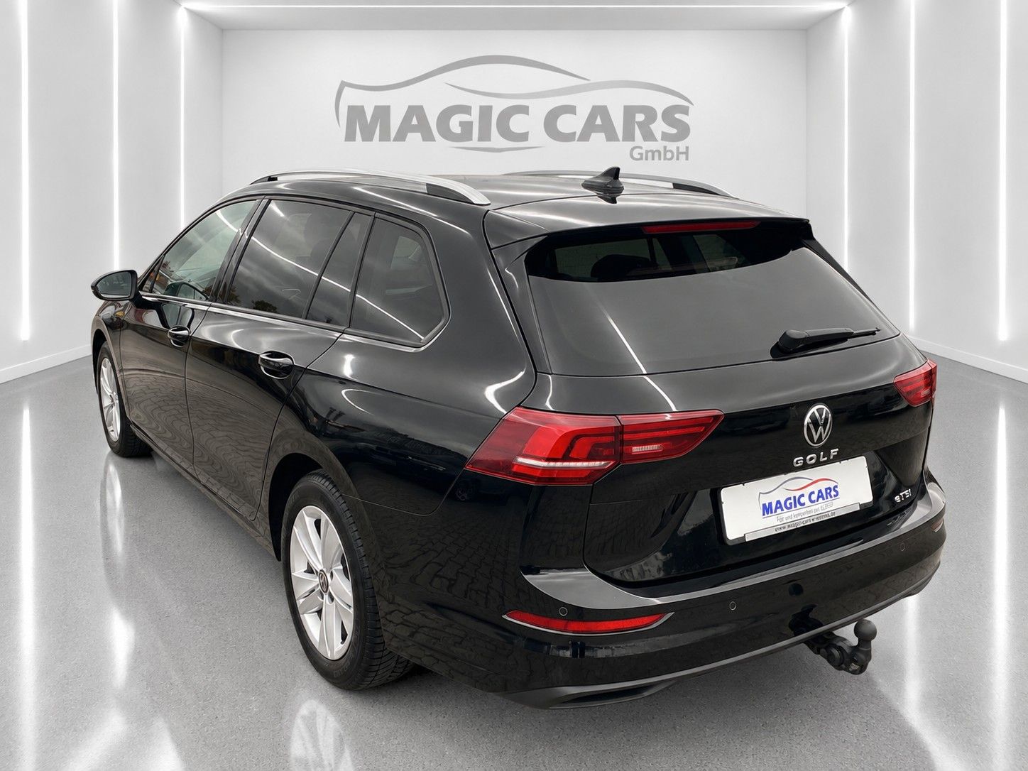 Fahrzeugabbildung Volkswagen Golf Variant 1.5 eTSI Life *Facelift*AHK*LED* - mit KI generiert/bearbeitet