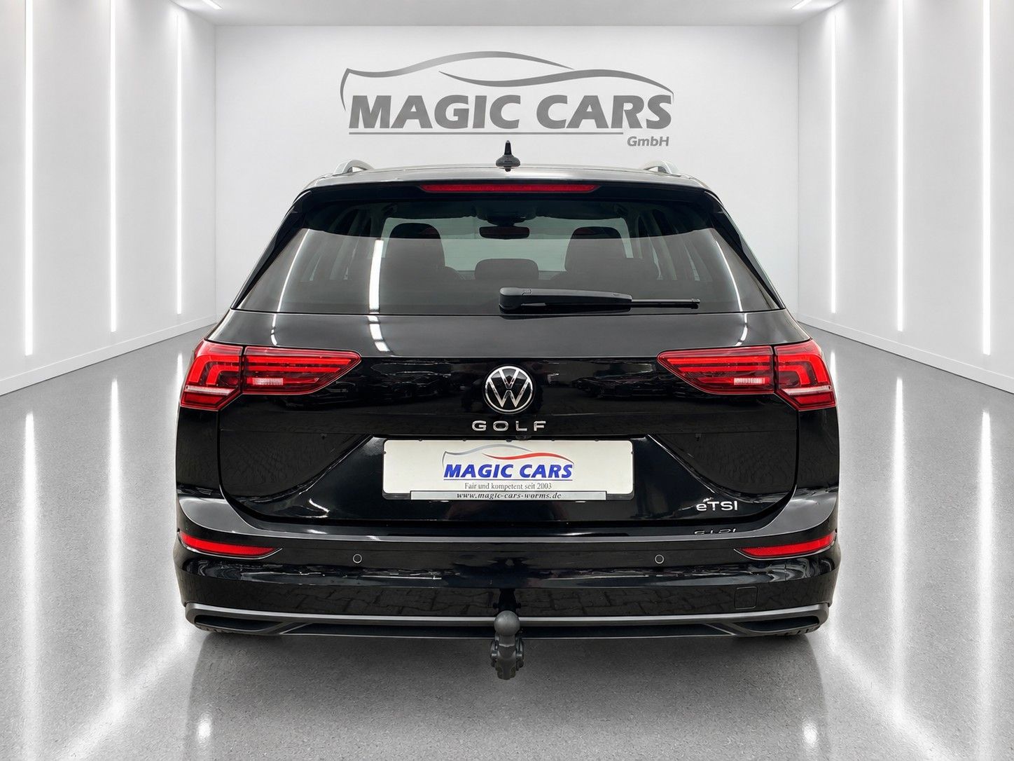 Fahrzeugabbildung Volkswagen Golf Variant 1.5 eTSI Life *Facelift*AHK*LED* - mit KI generiert/bearbeitet
