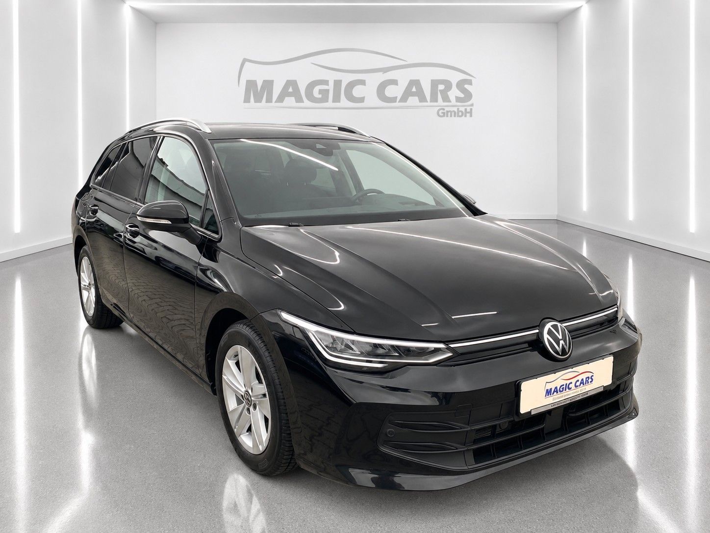 Fahrzeugabbildung Volkswagen Golf Variant 1.5 eTSI Life *Facelift*AHK*LED* - mit KI generiert/bearbeitet