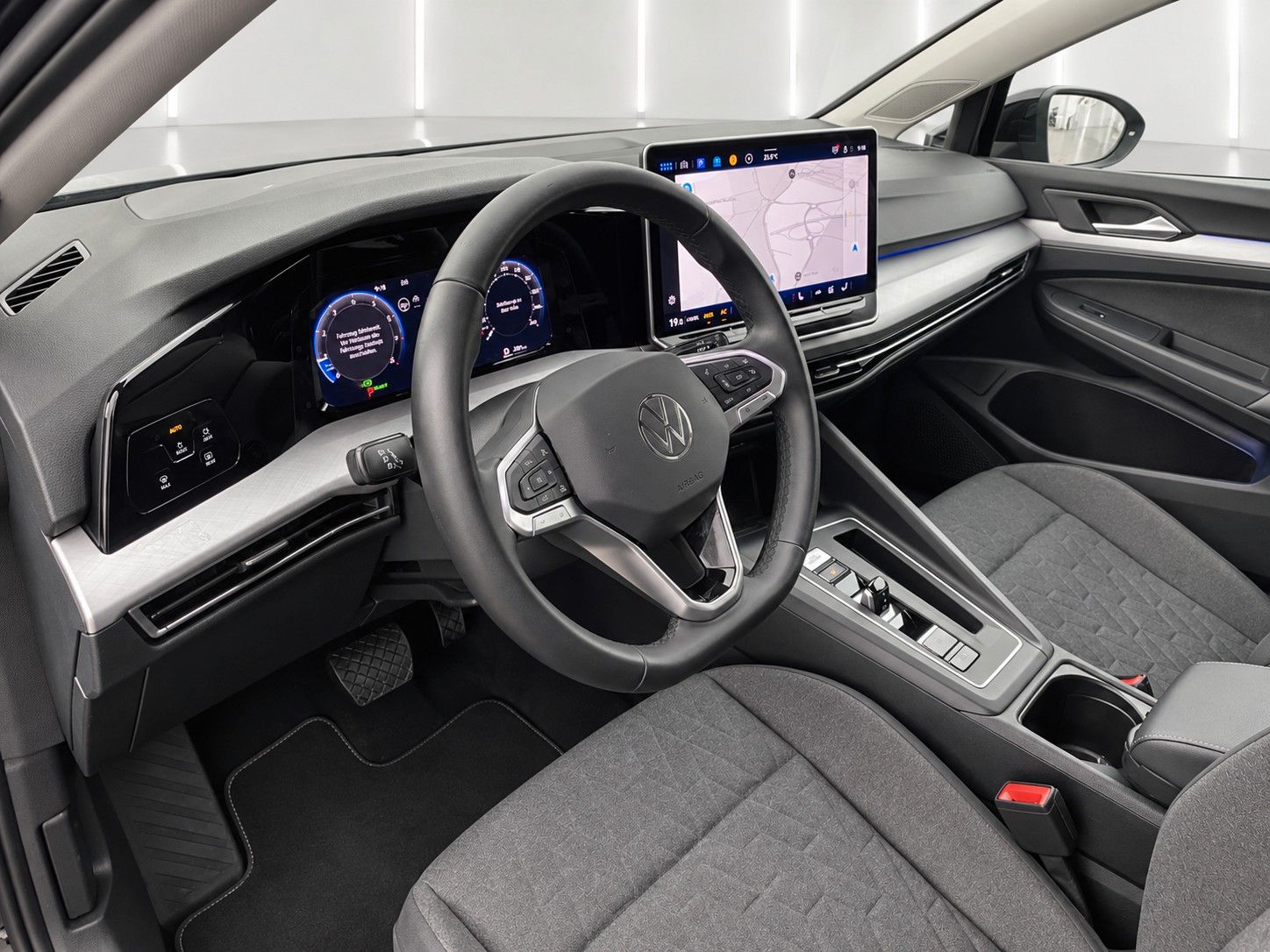 Fahrzeugabbildung Volkswagen Golf Variant 1.5 eTSI Life *Facelift*AHK*LED* - mit KI generiert/bearbeitet