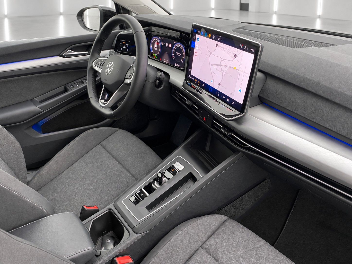Fahrzeugabbildung Volkswagen Golf Variant 1.5 eTSI Life *Facelift*AHK*LED* - mit KI generiert/bearbeitet