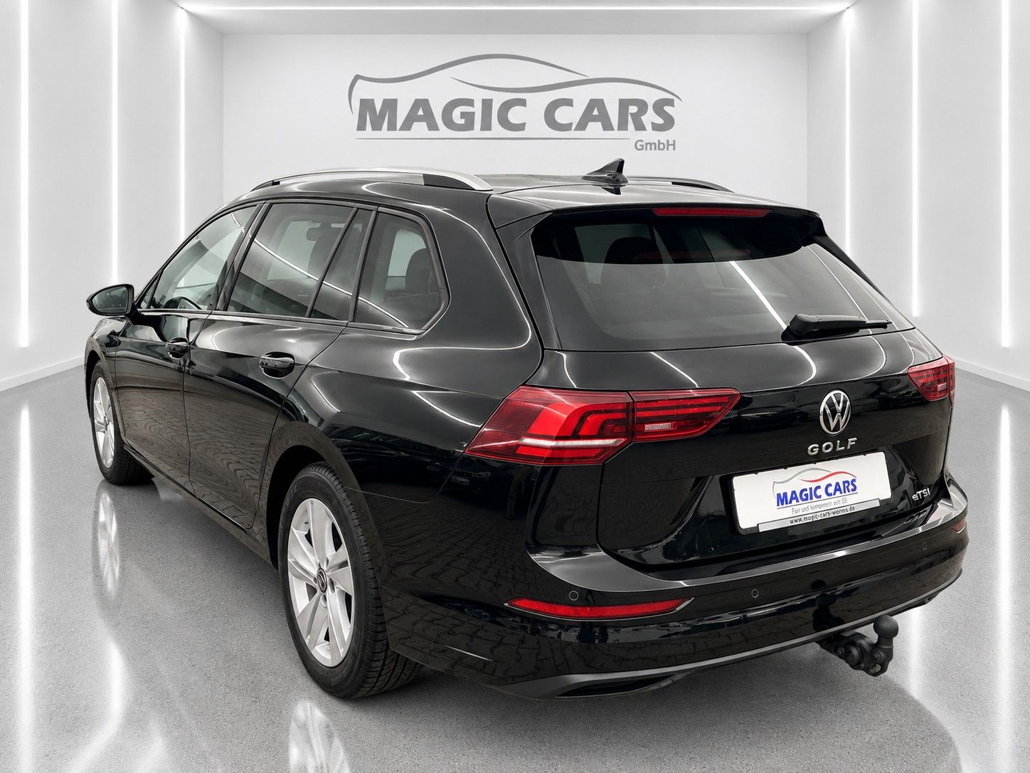Fahrzeugabbildung Volkswagen Golf Variant 1.5 eTSI Life *Facelift*AHK*LED* - mit KI generiert/bearbeitet