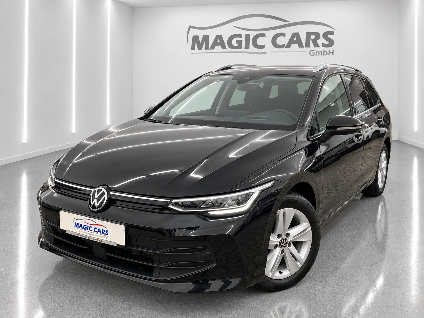 Fahrzeugabbildung Volkswagen Golf Variant 1.5 eTSI Life *Facelift*AHK*LED* - mit KI generiert/bearbeitet