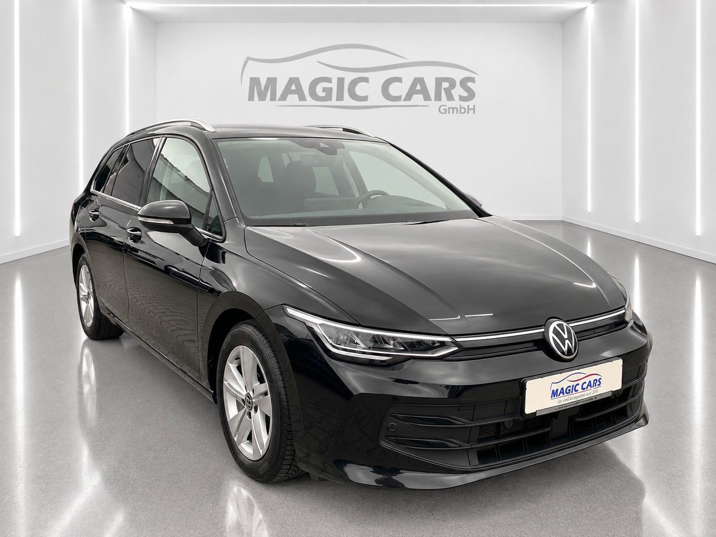 Fahrzeugabbildung Volkswagen Golf Variant 1.5 eTSI Life *Facelift*AHK*LED* - mit KI generiert/bearbeitet