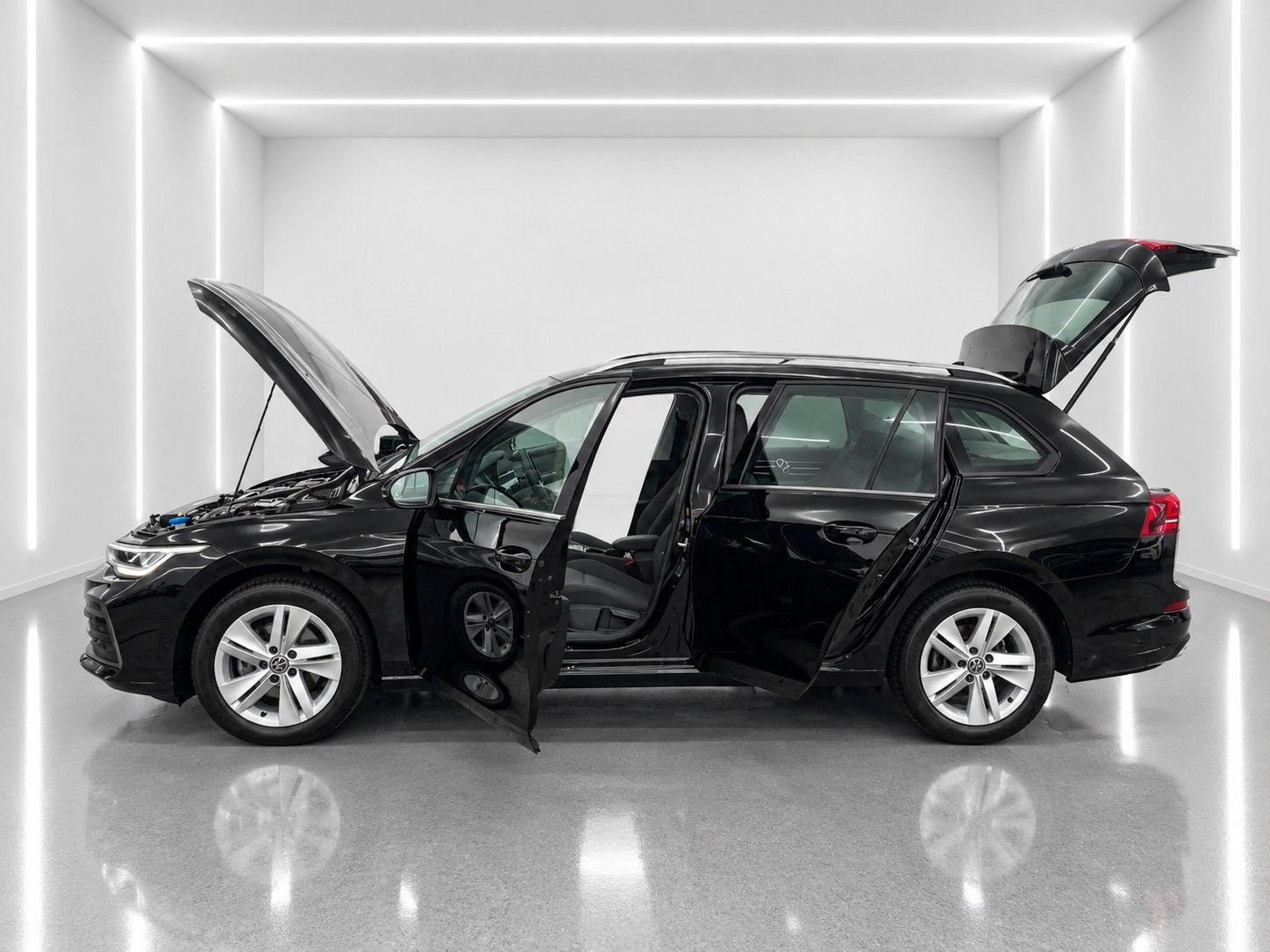Fahrzeugabbildung Volkswagen Golf Variant 1.5 eTSI Life *Facelift*AHK*LED* - mit KI generiert/bearbeitet