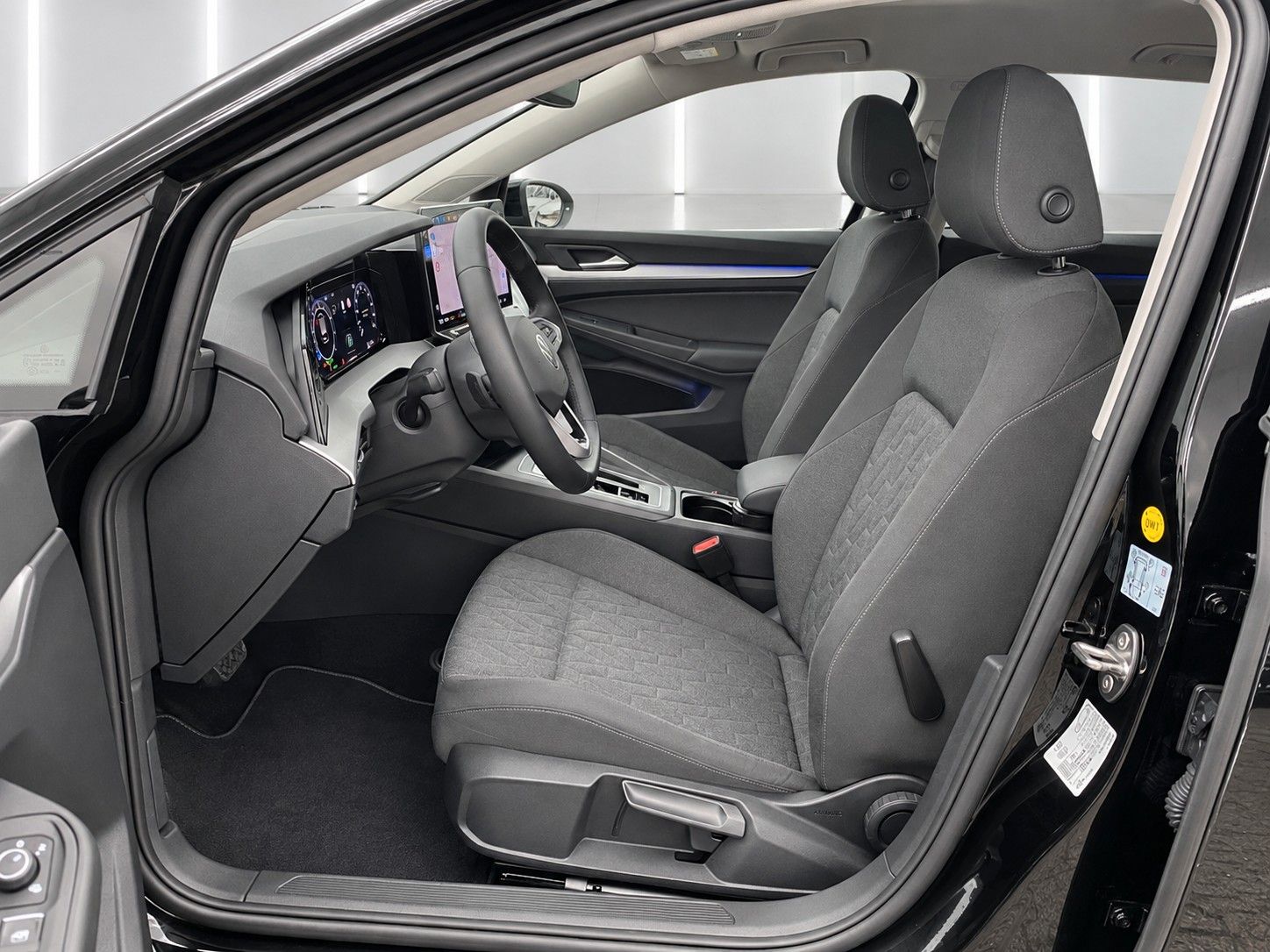 Fahrzeugabbildung Volkswagen Golf Variant 1.5 eTSI Life *Facelift*AHK*LED* - mit KI generiert/bearbeitet