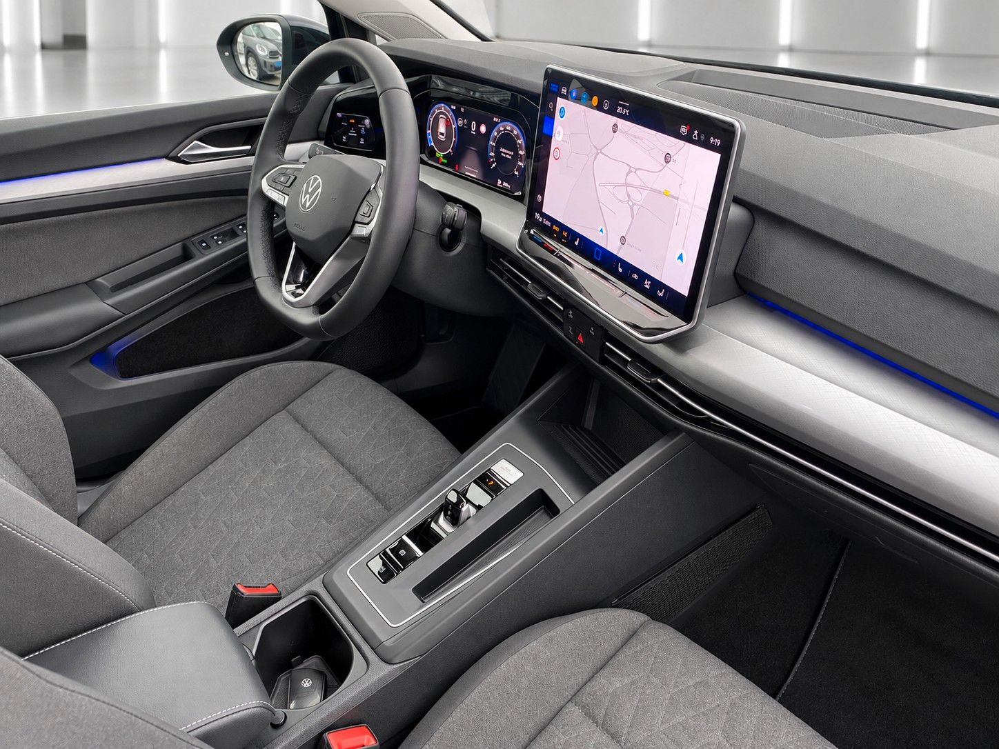 Fahrzeugabbildung Volkswagen Golf Variant 1.5 eTSI Life *Facelift*AHK*LED* - mit KI generiert/bearbeitet