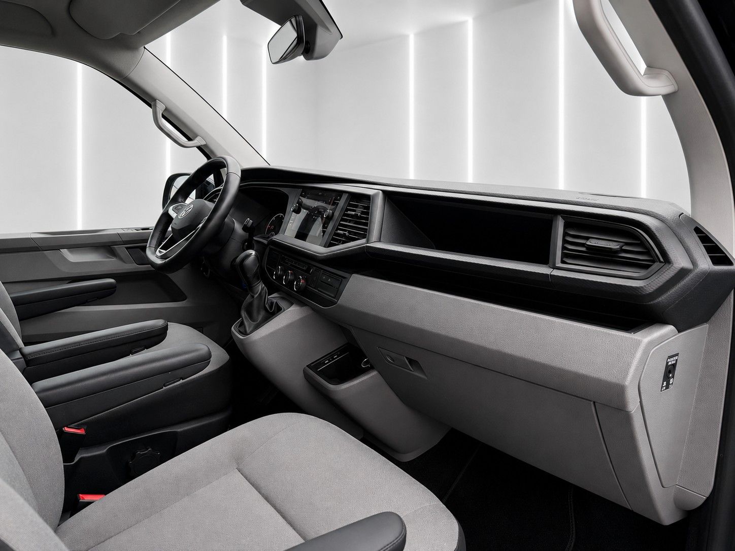 Fahrzeugabbildung Volkswagen T6 Bulli DSG*LED*5 Sitzer*AHK*Kamera*SHZ*1.Hand* - mit KI generiert/bearbeitet