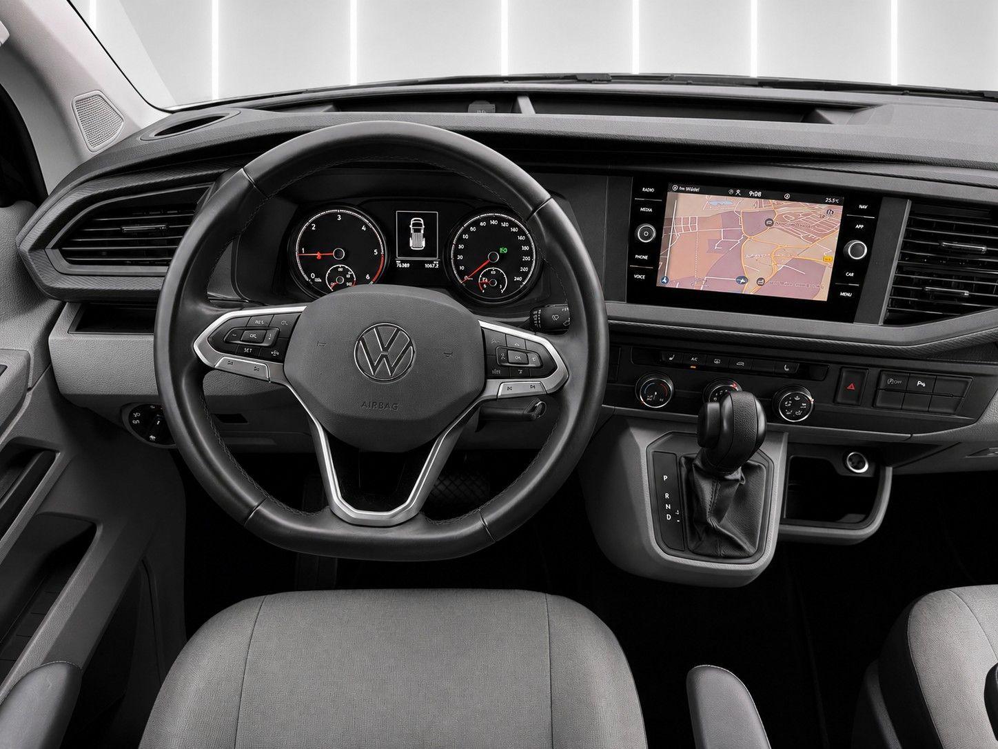 Fahrzeugabbildung Volkswagen T6 Bulli DSG*LED*5 Sitzer*AHK*Kamera*SHZ*1.Hand* - mit KI generiert/bearbeitet