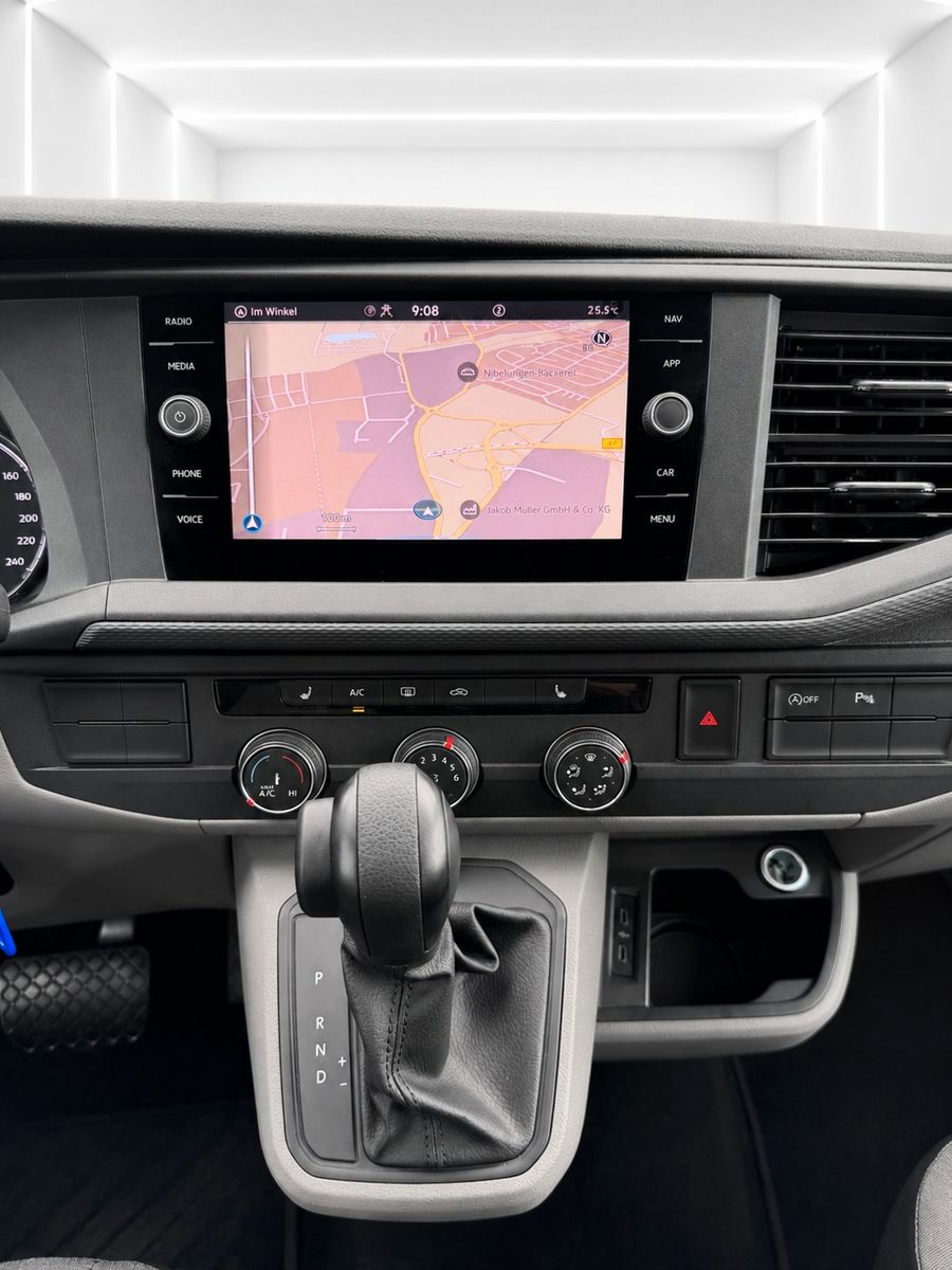 Fahrzeugabbildung Volkswagen T6 Bulli DSG*LED*5 Sitzer*AHK*Kamera*SHZ*1.Hand* - mit KI generiert/bearbeitet