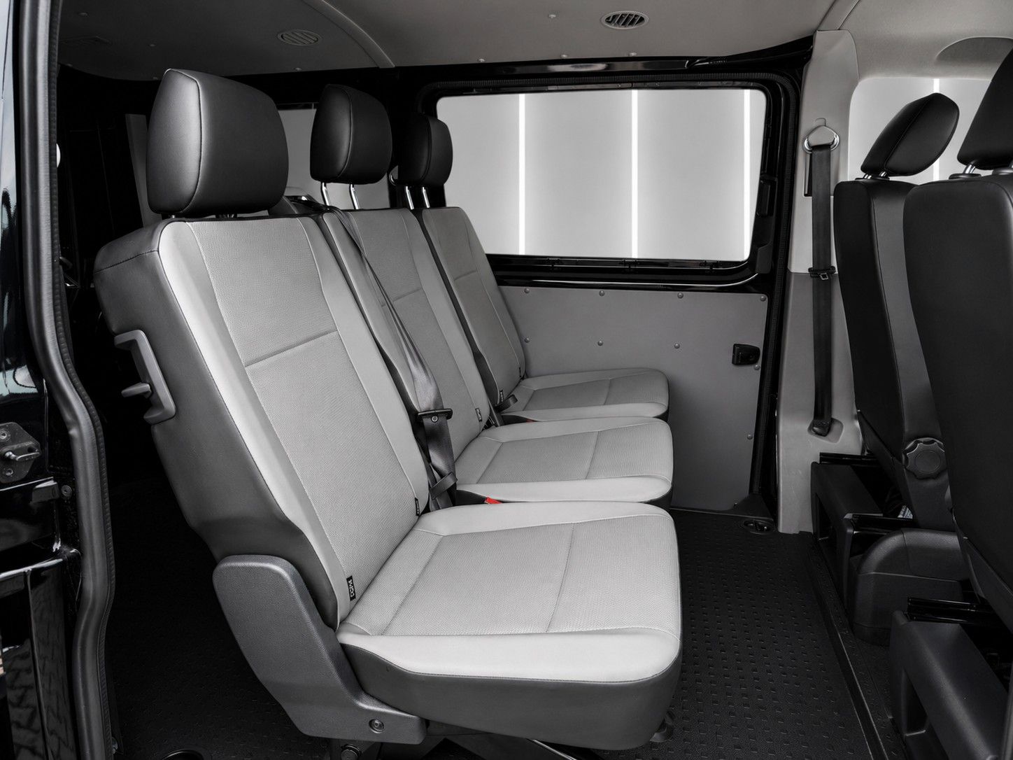 Fahrzeugabbildung Volkswagen T6 Bulli DSG*LED*5 Sitzer*AHK*Kamera*SHZ*1.Hand* - mit KI generiert/bearbeitet