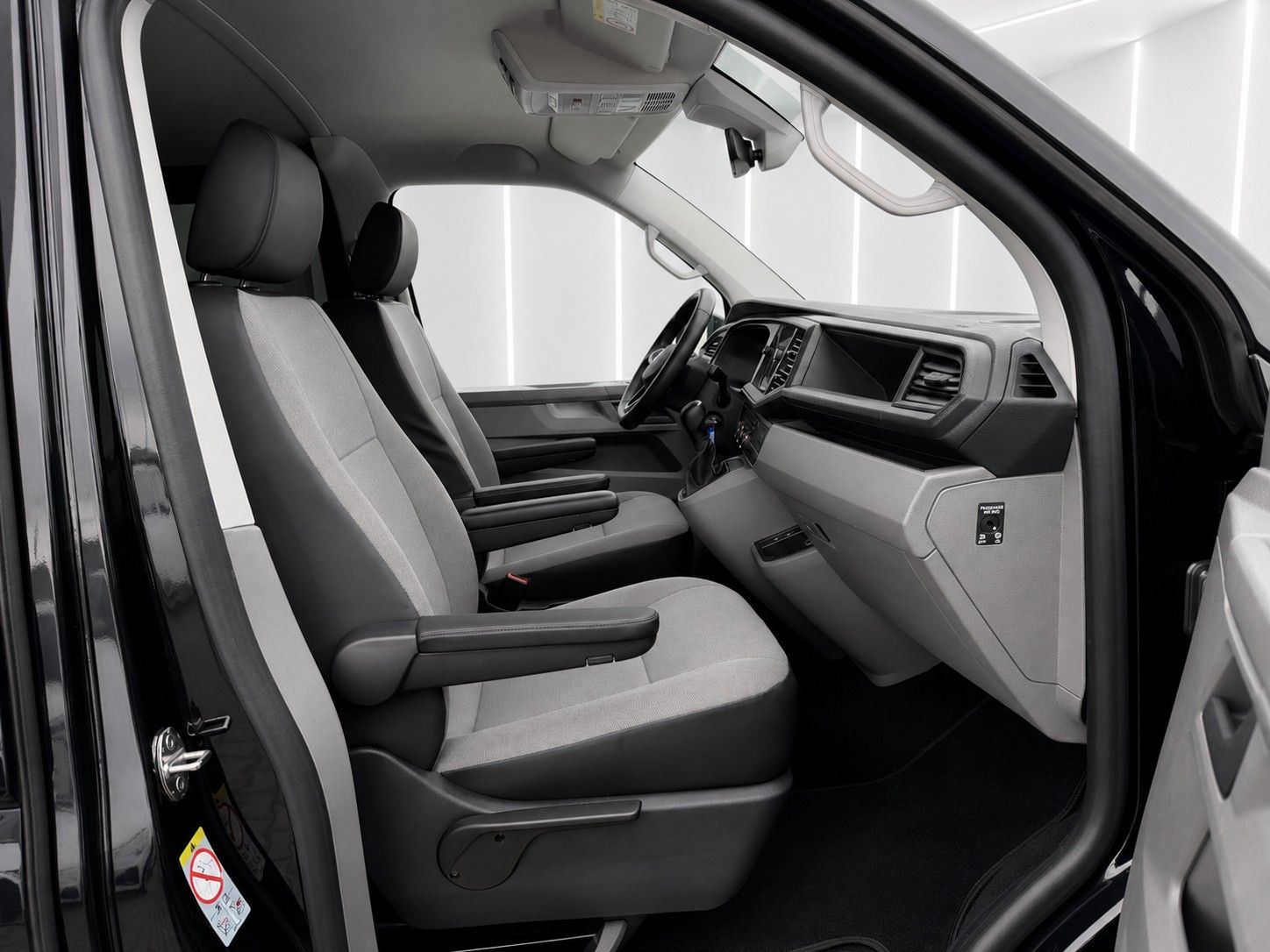 Fahrzeugabbildung Volkswagen T6 Bulli DSG*LED*5 Sitzer*AHK*Kamera*SHZ*1.Hand* - mit KI generiert/bearbeitet