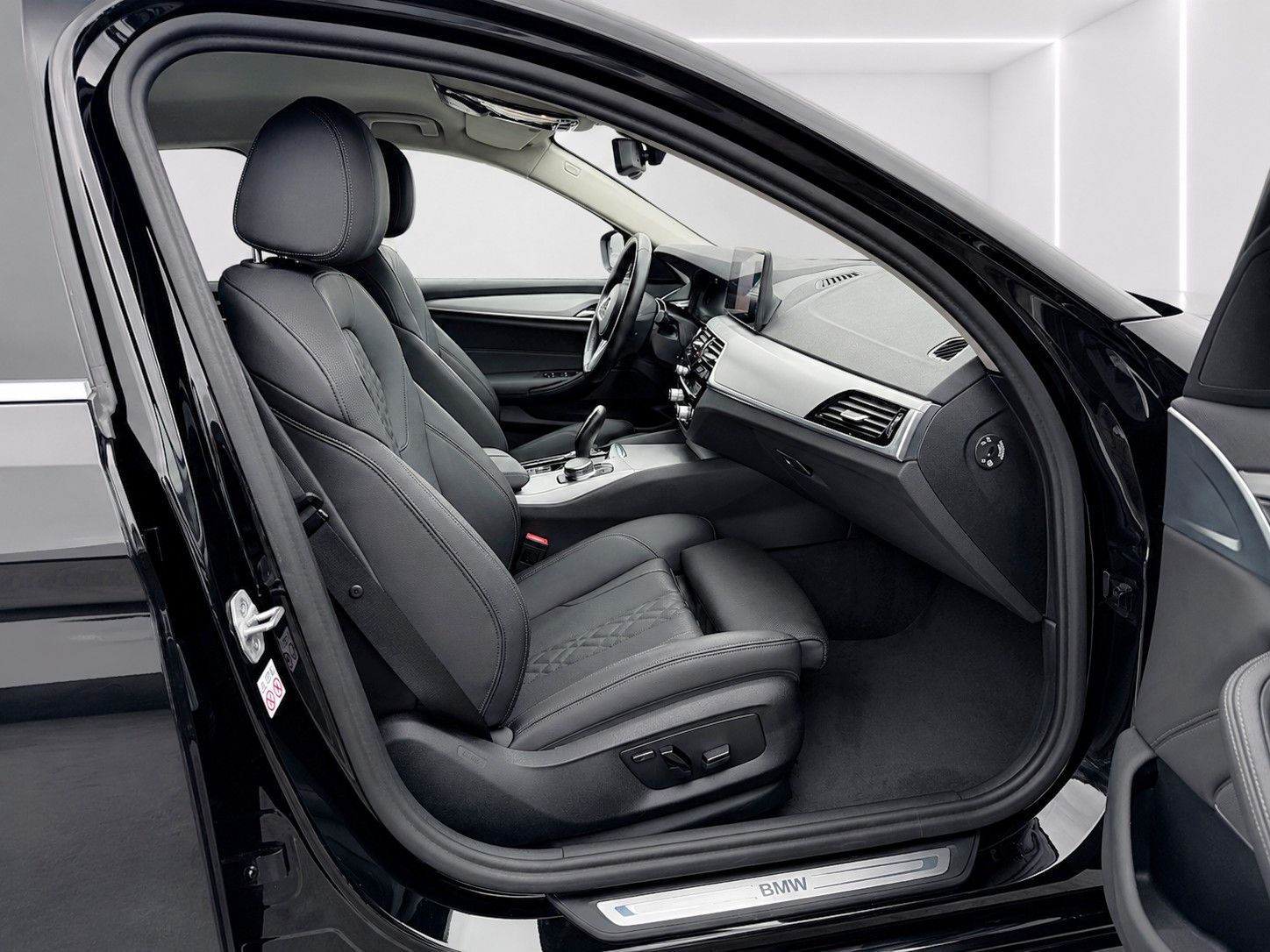 Fahrzeugabbildung BMW 520 i Touring Auto.*Laser*Head-Up*Keyl.*Fahrass. - mit KI generiert/bearbeitet
