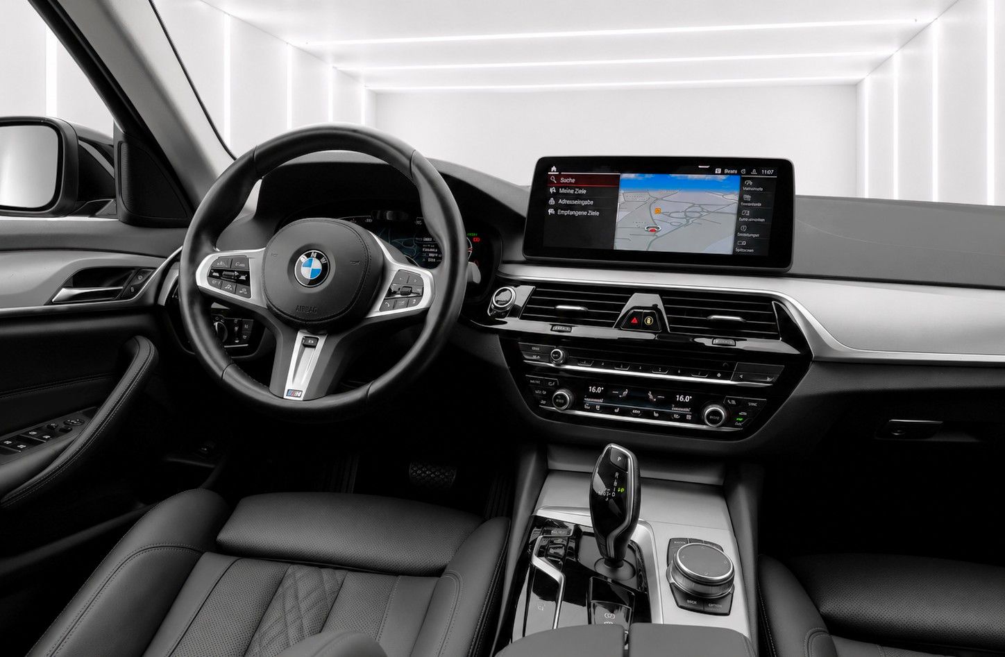 Fahrzeugabbildung BMW 520 i Touring Auto.*Laser*Head-Up*Keyl.*Fahrass. - mit KI generiert/bearbeitet