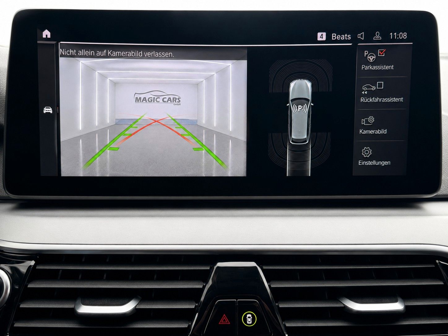 Fahrzeugabbildung BMW 520 i Touring Auto.*Laser*Head-Up*Keyl.*Fahrass. - mit KI generiert/bearbeitet