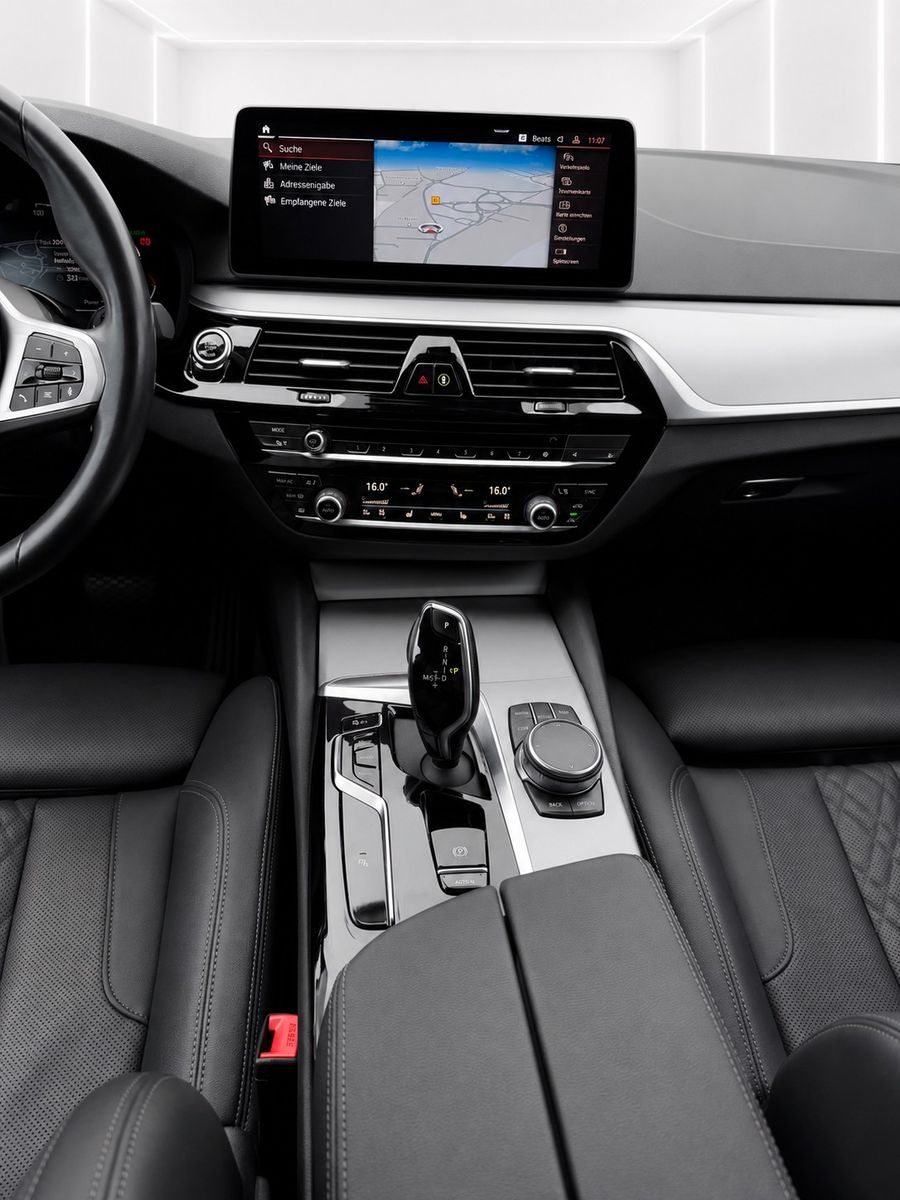 Fahrzeugabbildung BMW 520 i Touring Auto.*Laser*Head-Up*Keyl.*Fahrass. - mit KI generiert/bearbeitet