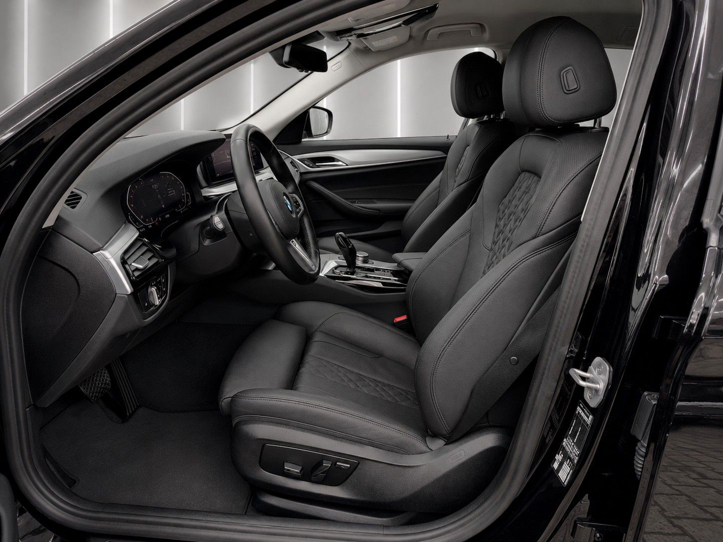Fahrzeugabbildung BMW 520 i Touring Auto.*Laser*Head-Up*Keyl.*Fahrass. - mit KI generiert/bearbeitet